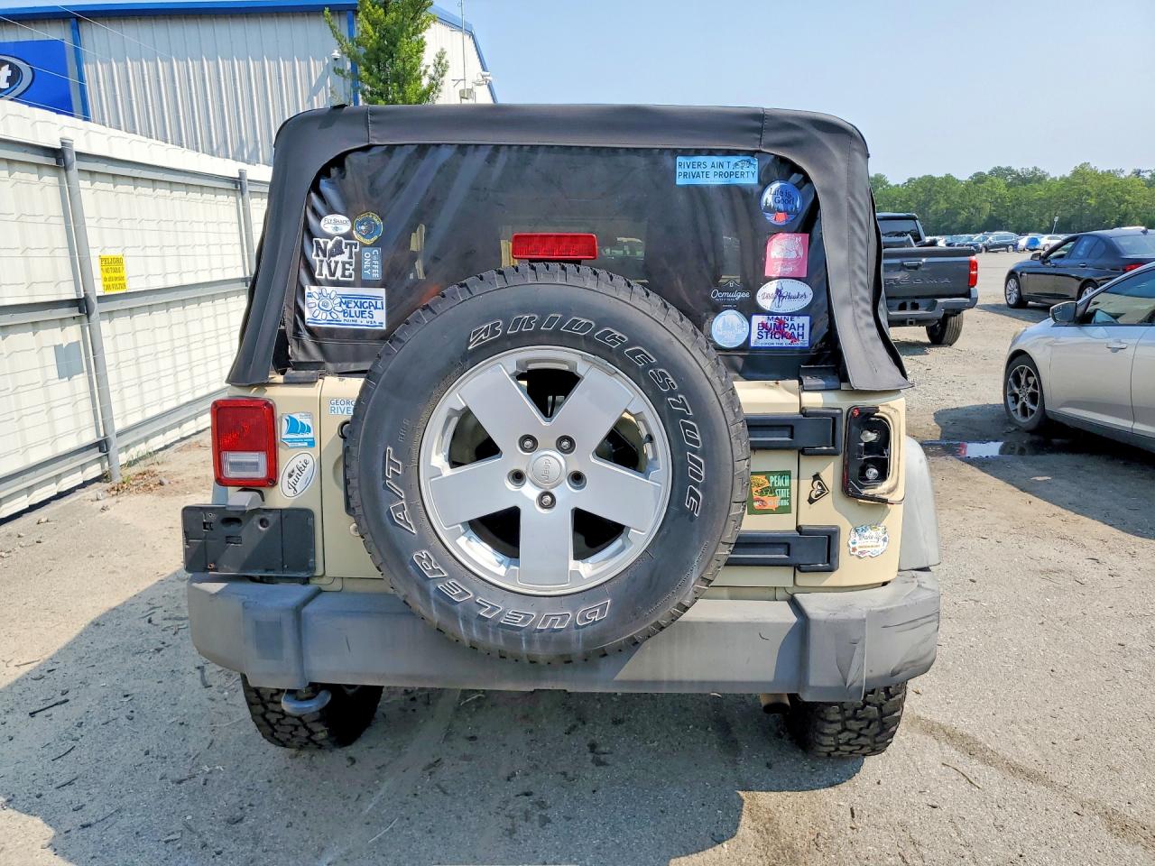 2011 Jeep Wrangler Sport Cream vin: 1J4AA2D17BL525312