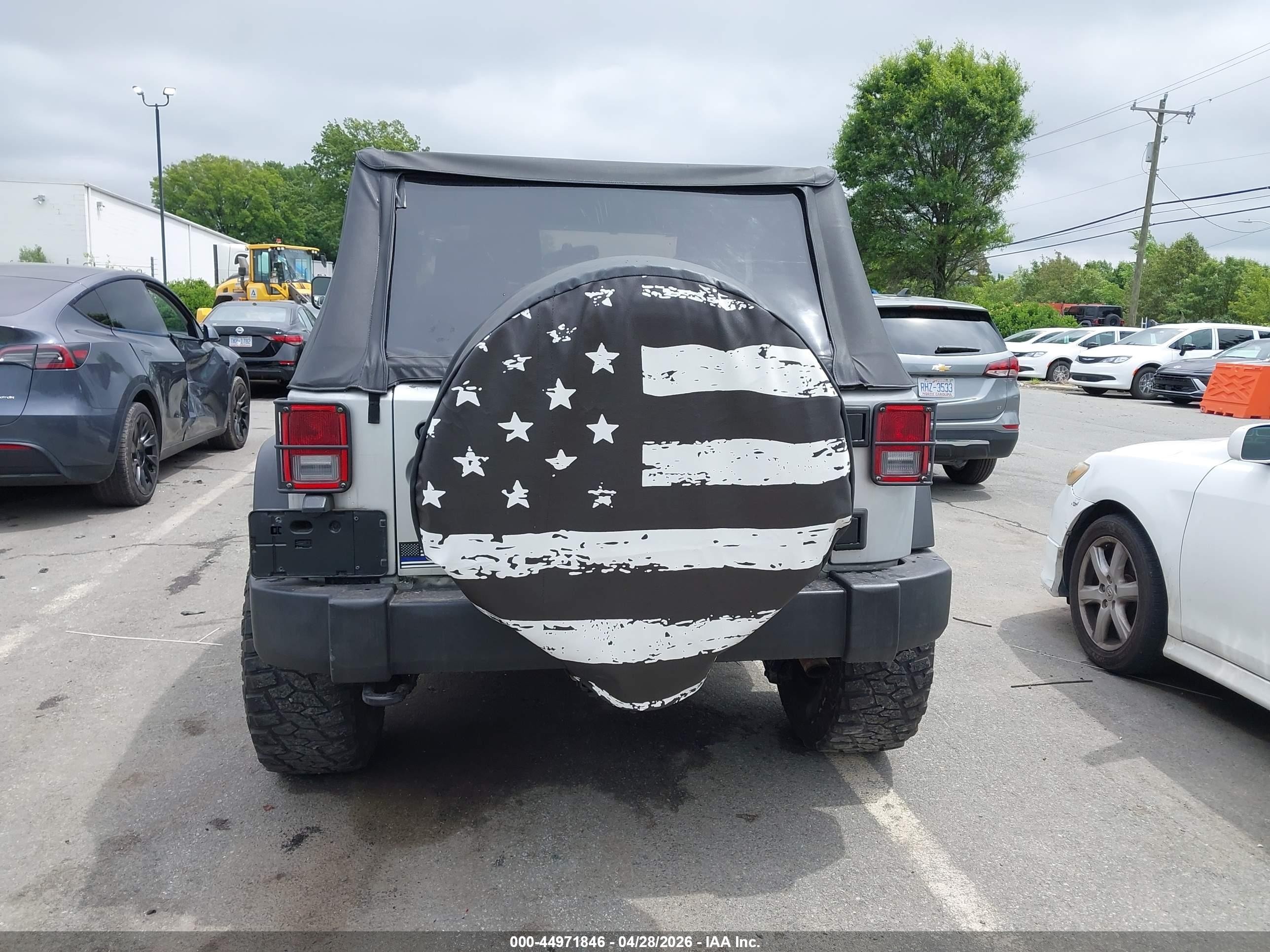 2011 Jeep Wrangler Sport Silver vin: 1J4AA2D17BL545303