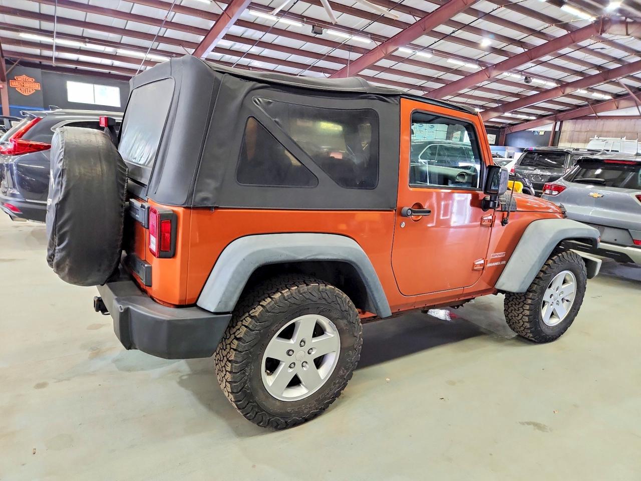 2011 Jeep Wrangler Sport Orange vin: 1J4AA2D18BL569142
