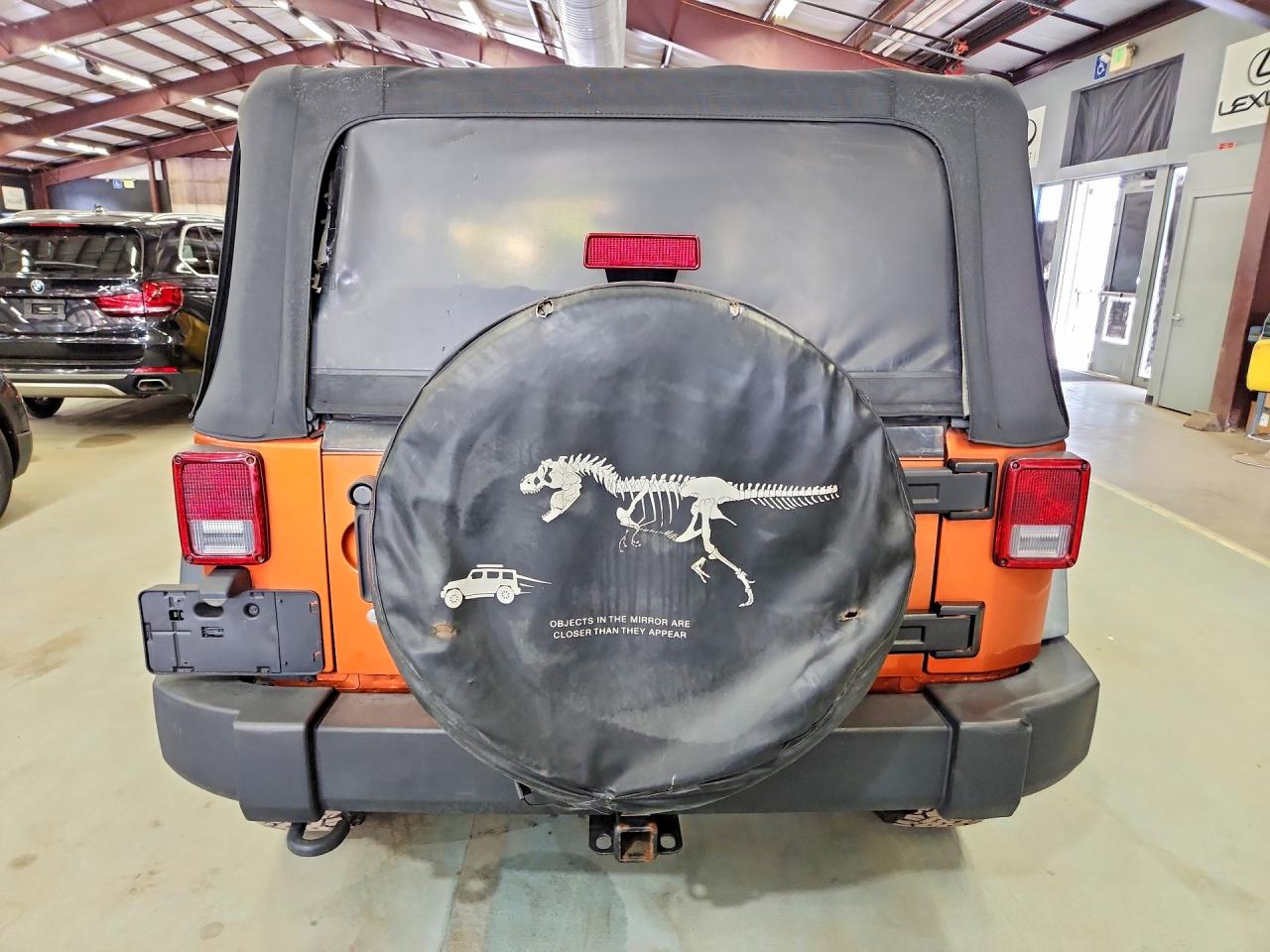 2011 Jeep Wrangler Sport Orange vin: 1J4AA2D18BL569142