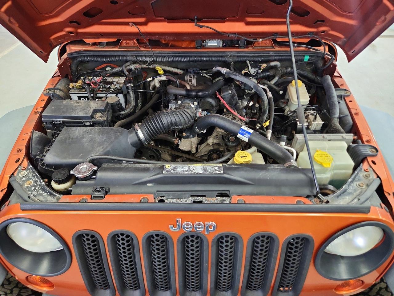 2011 Jeep Wrangler Sport Orange vin: 1J4AA2D18BL569142