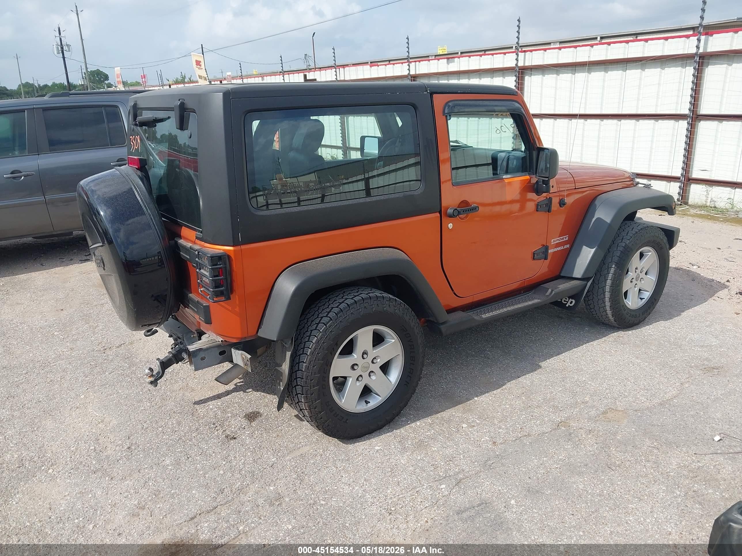 2011 Jeep Wrangler Sport Orange vin: 1J4AA2D18BL622101