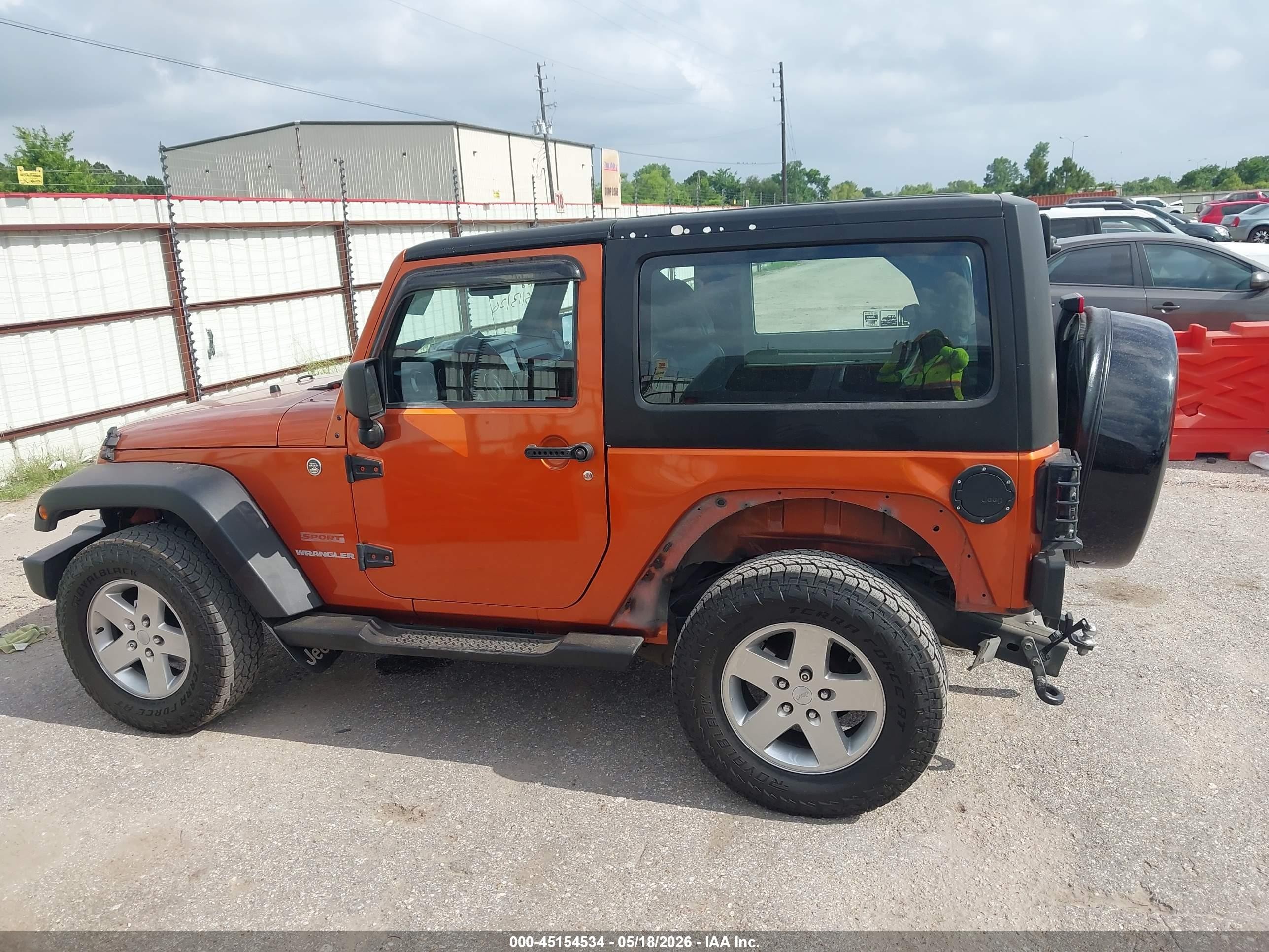 2011 Jeep Wrangler Sport Orange vin: 1J4AA2D18BL622101