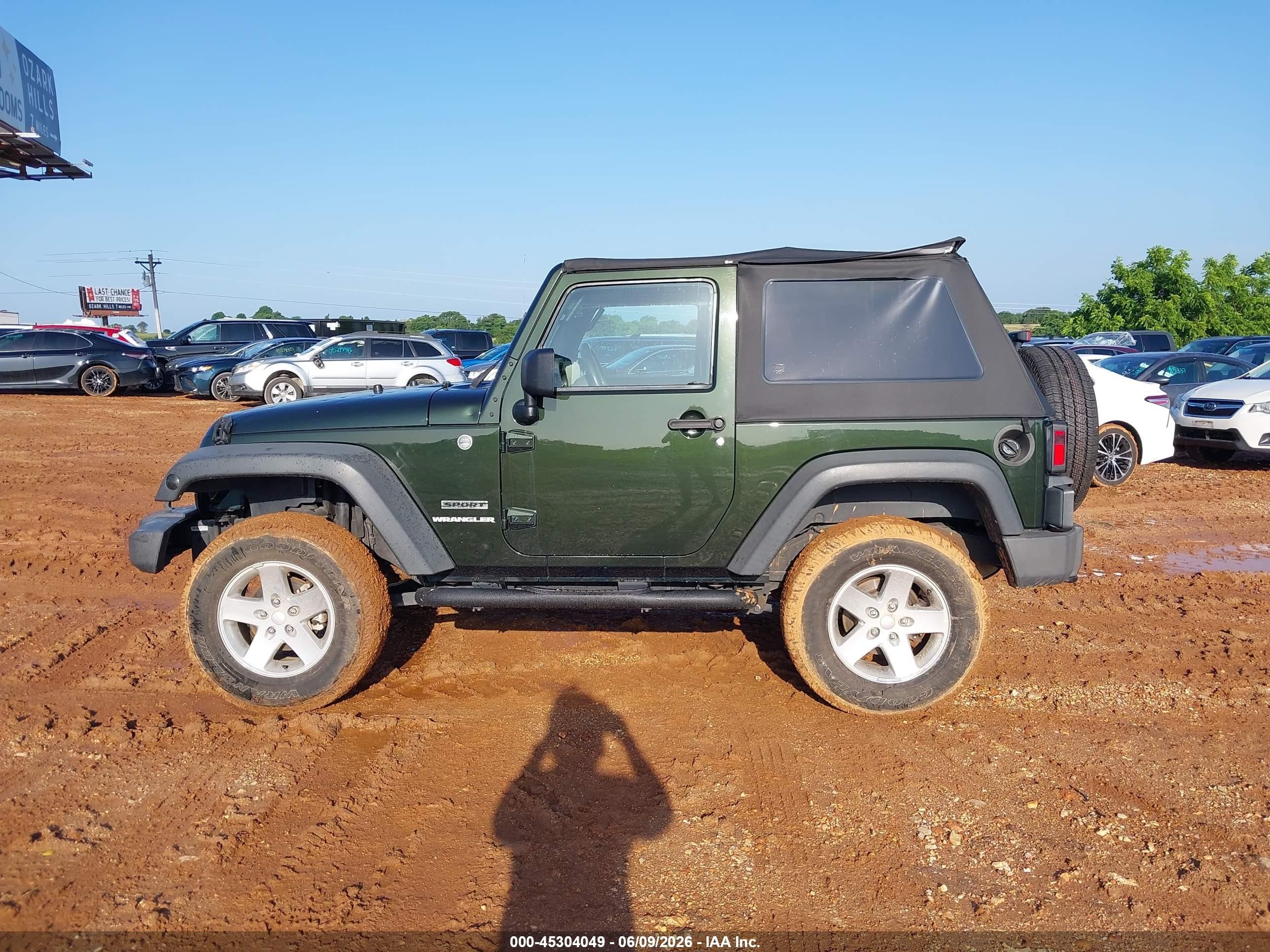2010 Jeep Wrangler Sport Green vin: 1J4AA2D19AL204600