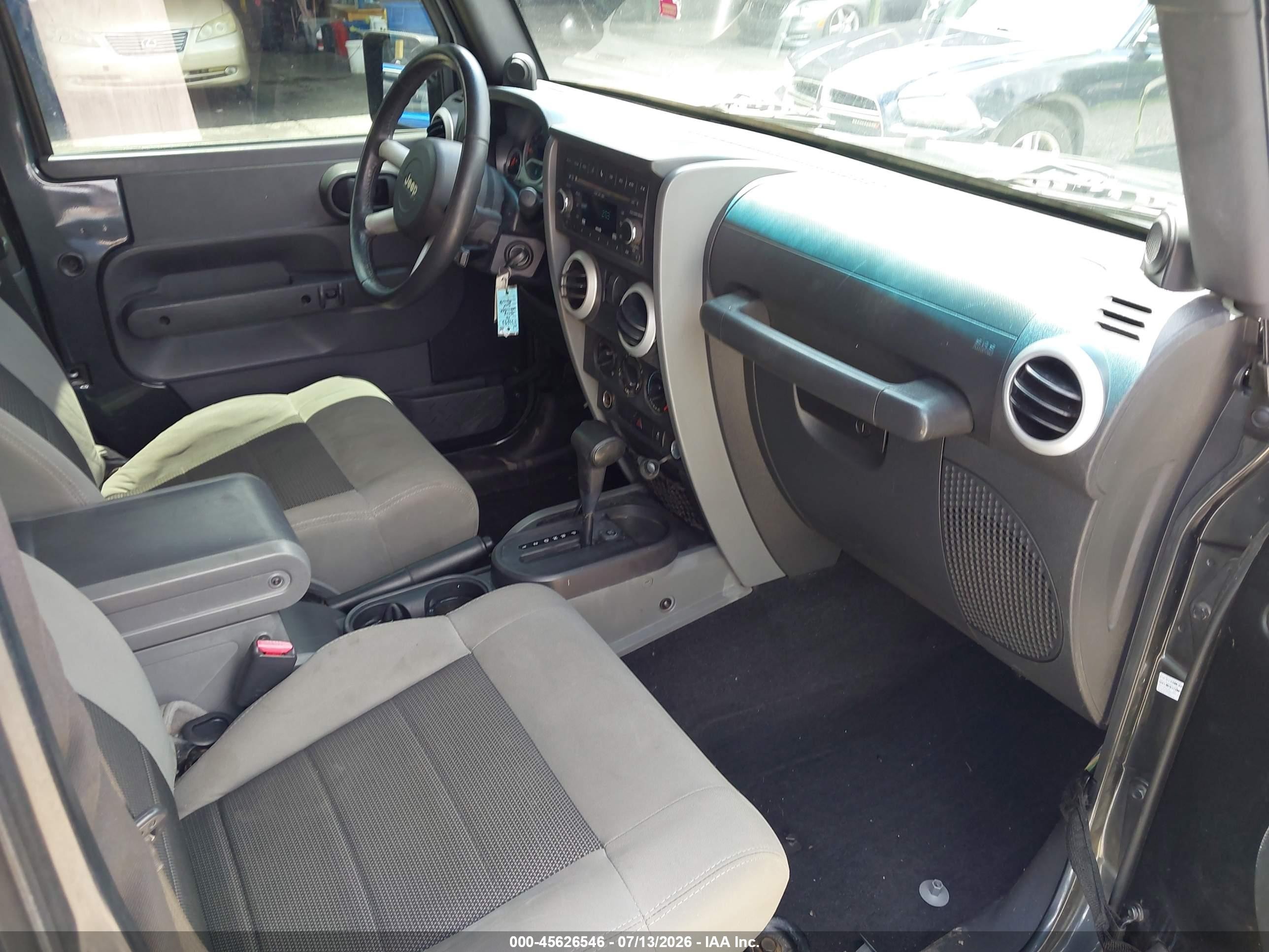 2010 Jeep Wrangler Sahara Gray vin: 1J4AA5D11AL133393