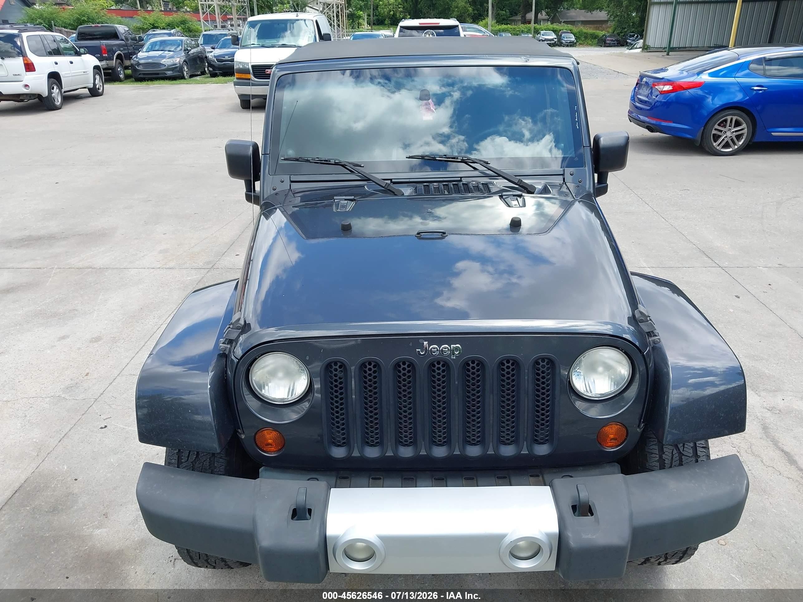 2010 Jeep Wrangler Sahara Gray vin: 1J4AA5D11AL133393