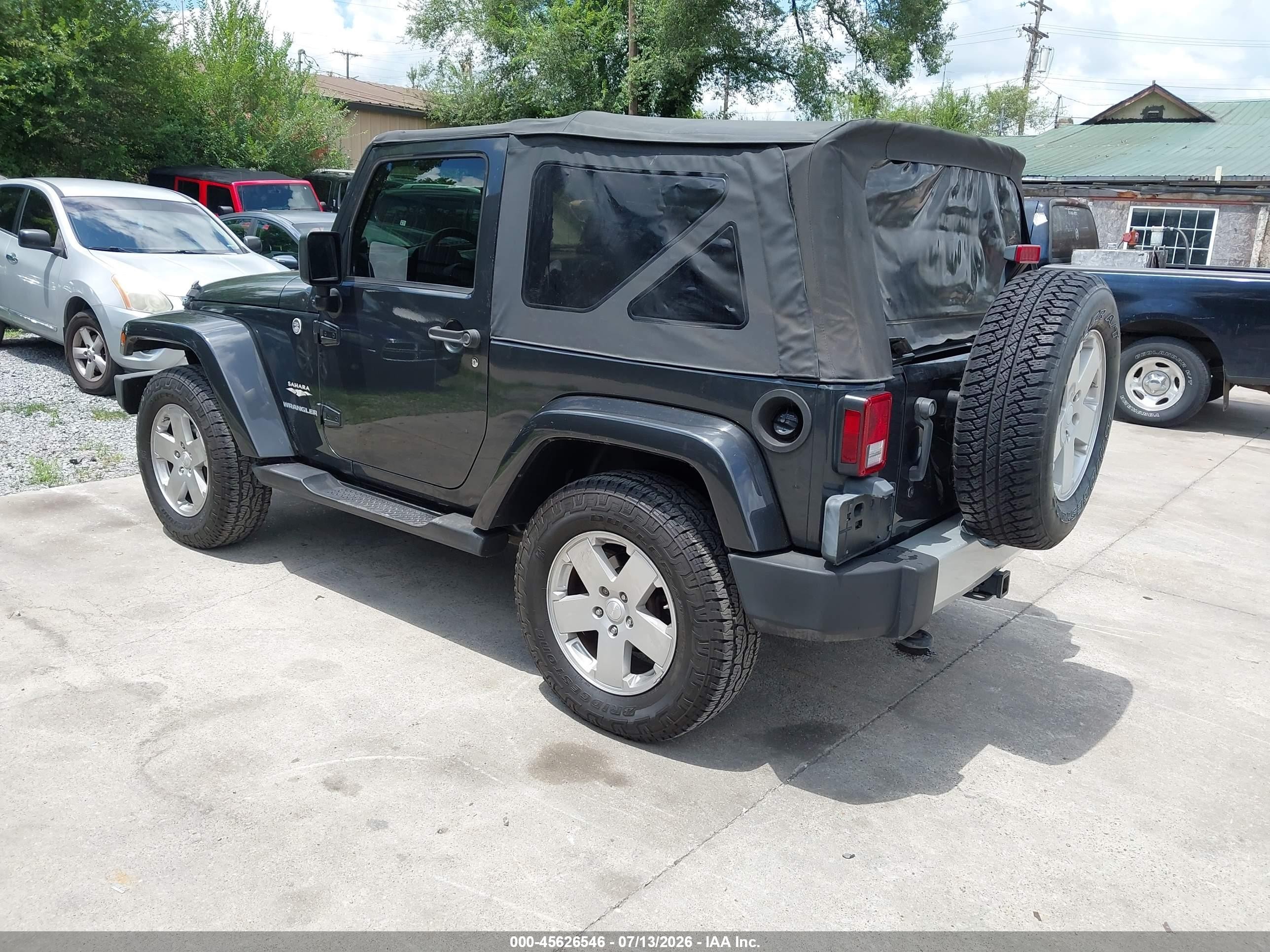 2010 Jeep Wrangler Sahara Gray vin: 1J4AA5D11AL133393