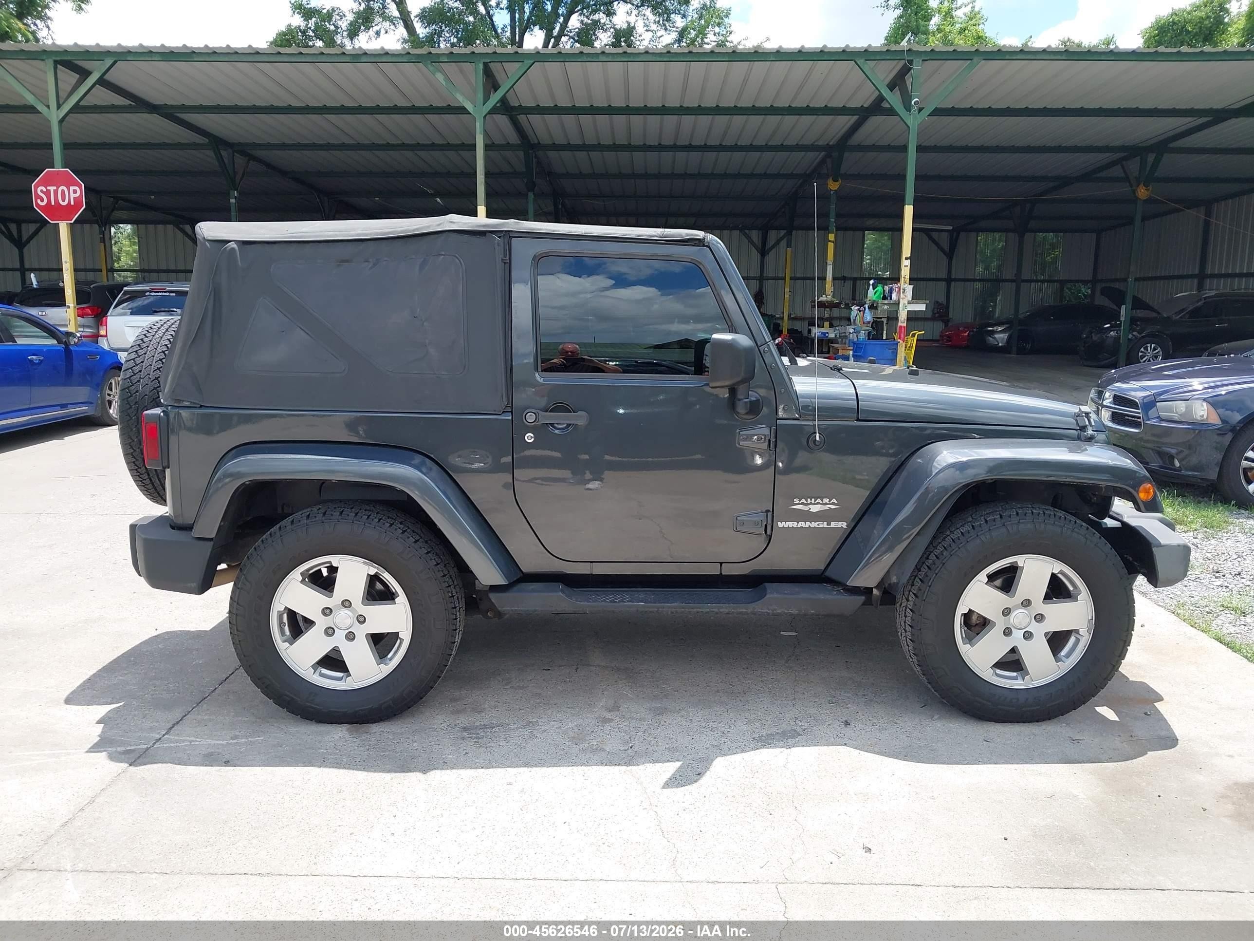 2010 Jeep Wrangler Sahara Gray vin: 1J4AA5D11AL133393