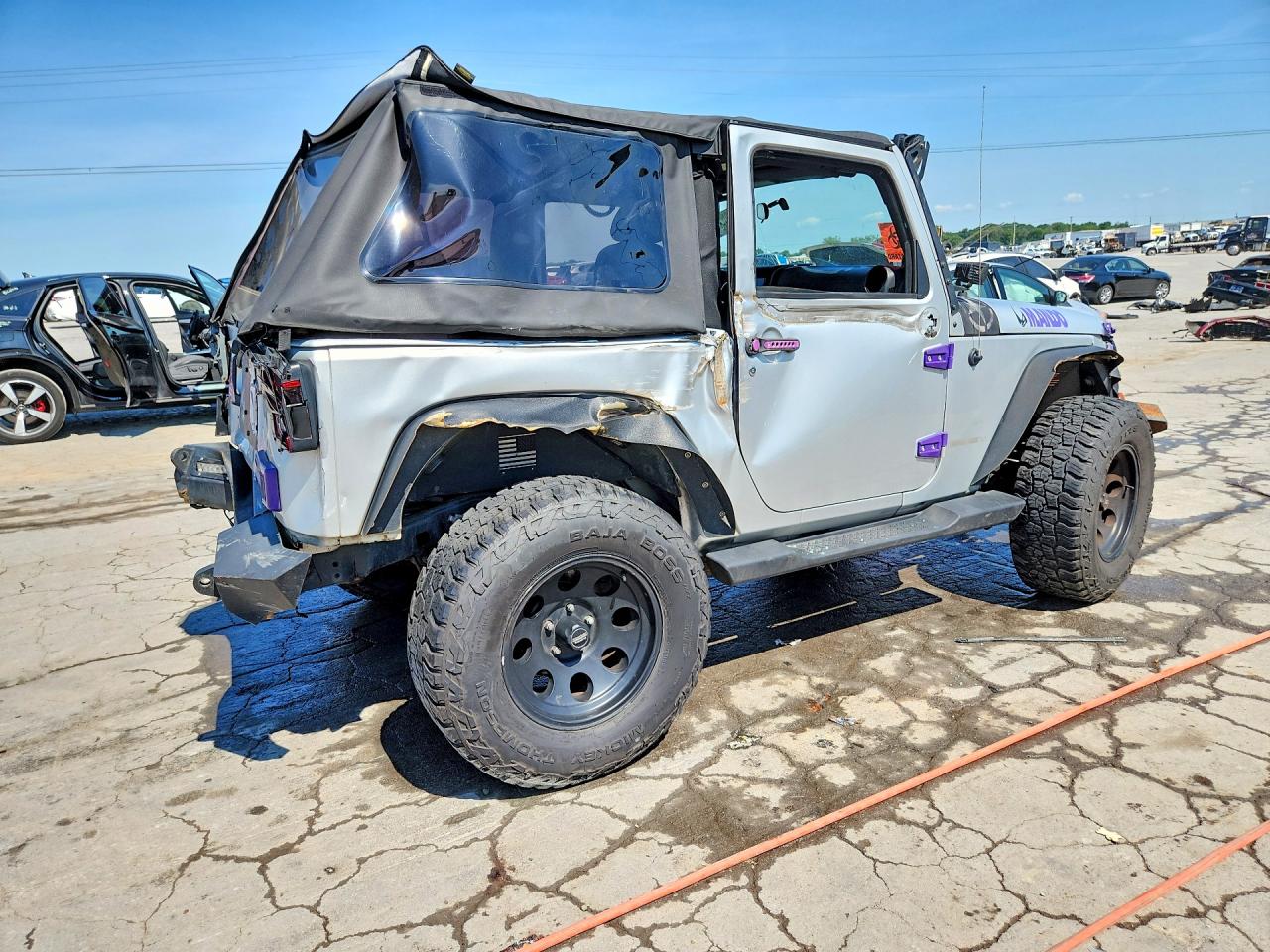 2011 Jeep Wrangler Sahara Серебряный vin: 1J4AA5D12BL524084