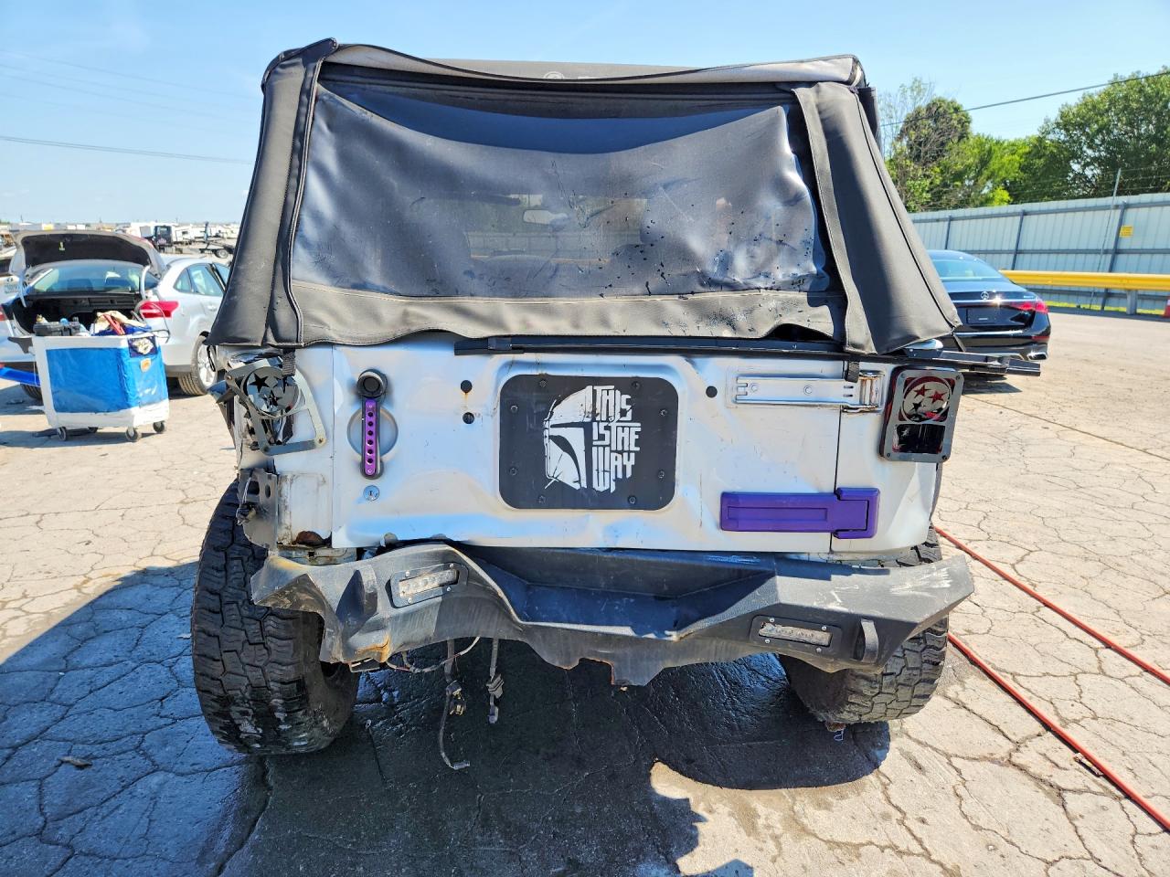 2011 Jeep Wrangler Sahara Серебряный vin: 1J4AA5D12BL524084