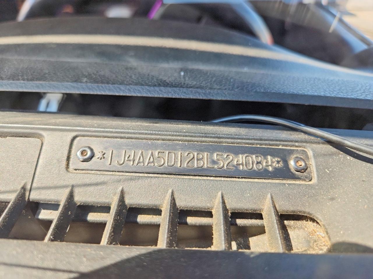 2011 Jeep Wrangler Sahara Серебряный vin: 1J4AA5D12BL524084