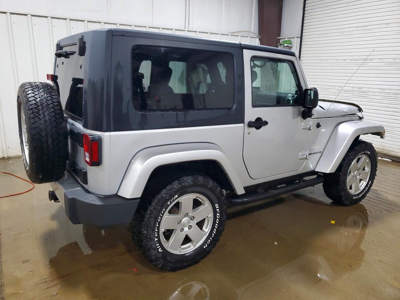 2010 Jeep Wrangler Sahara Silver vin: 1J4AA5D15AL214901