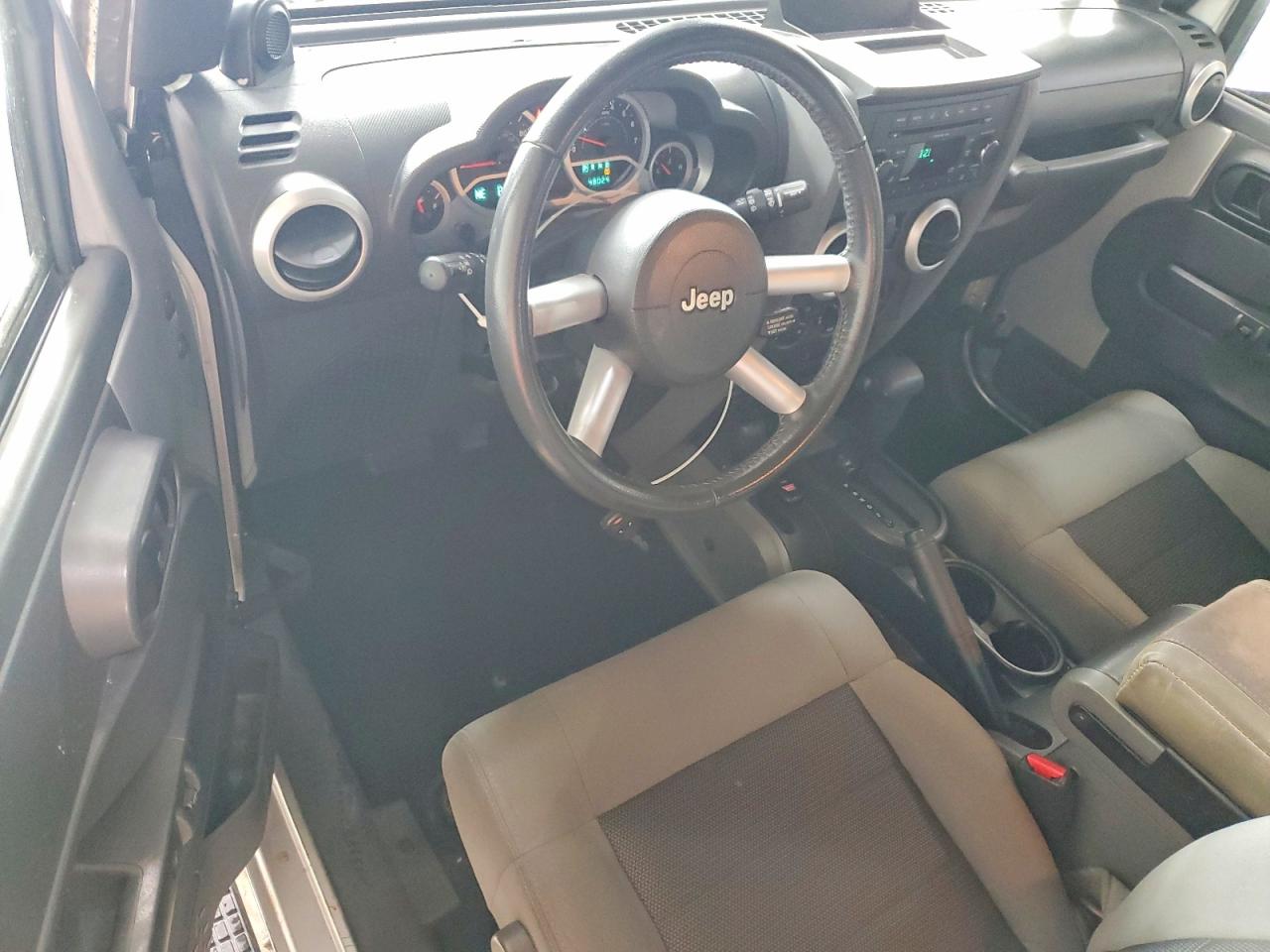 2010 Jeep Wrangler Sahara Silver vin: 1J4AA5D15AL214901
