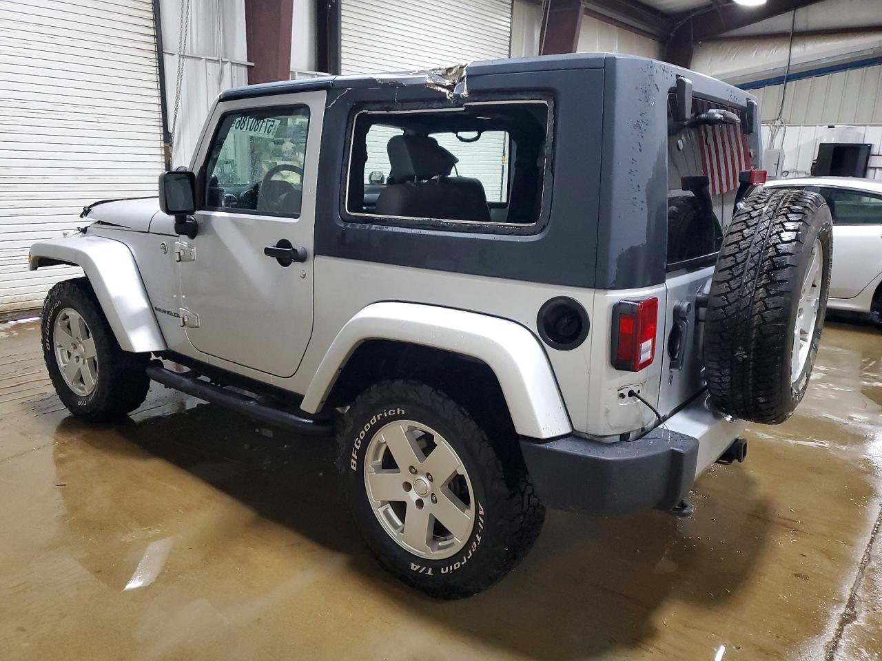2010 Jeep Wrangler Sahara Silver vin: 1J4AA5D15AL214901