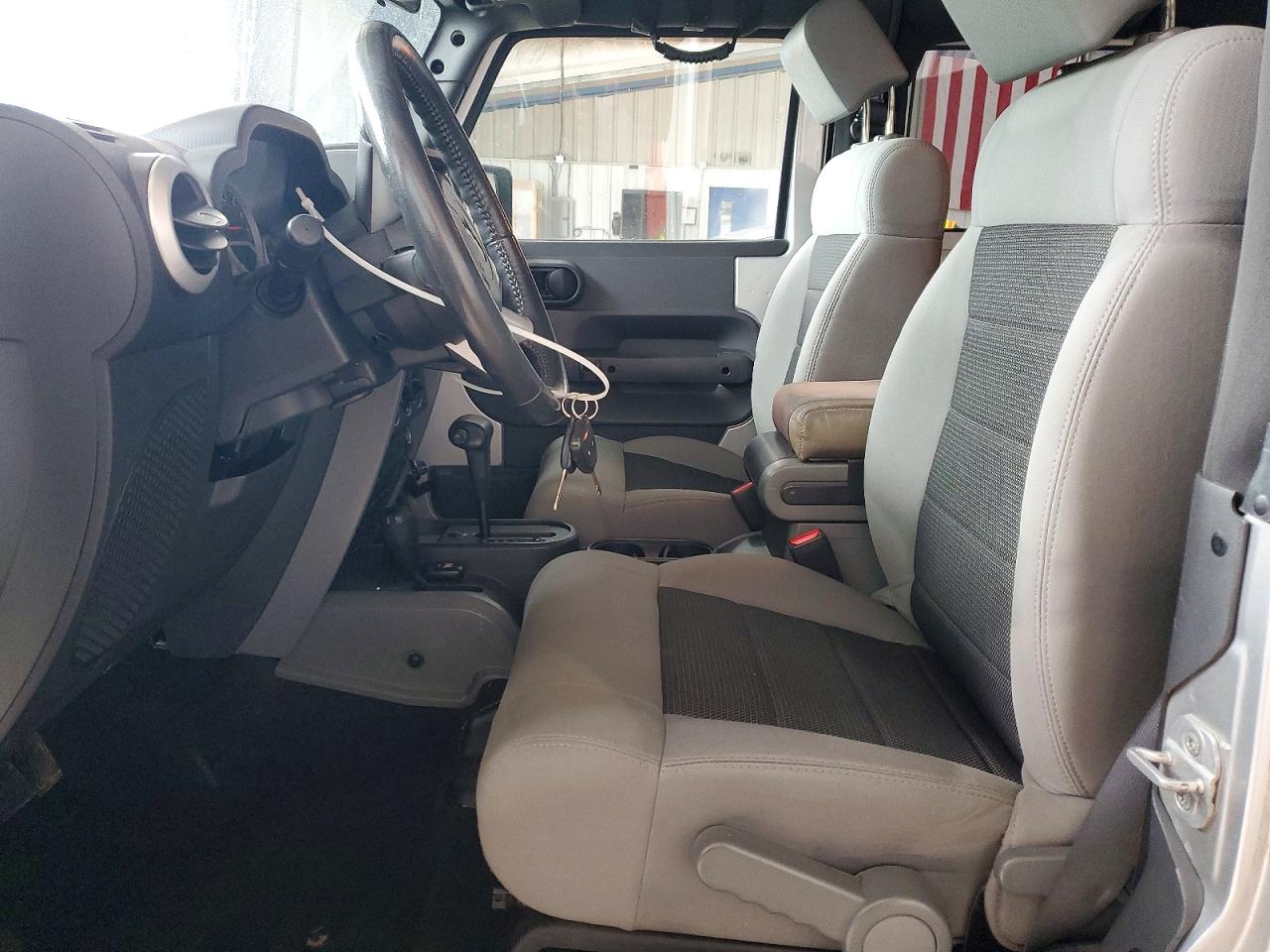 2010 Jeep Wrangler Sahara Silver vin: 1J4AA5D15AL214901
