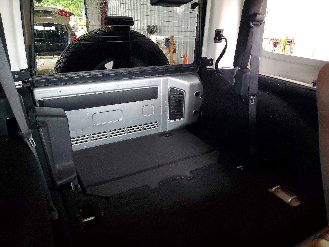 2010 Jeep Wrangler Sahara Silver vin: 1J4AA5D15AL214901