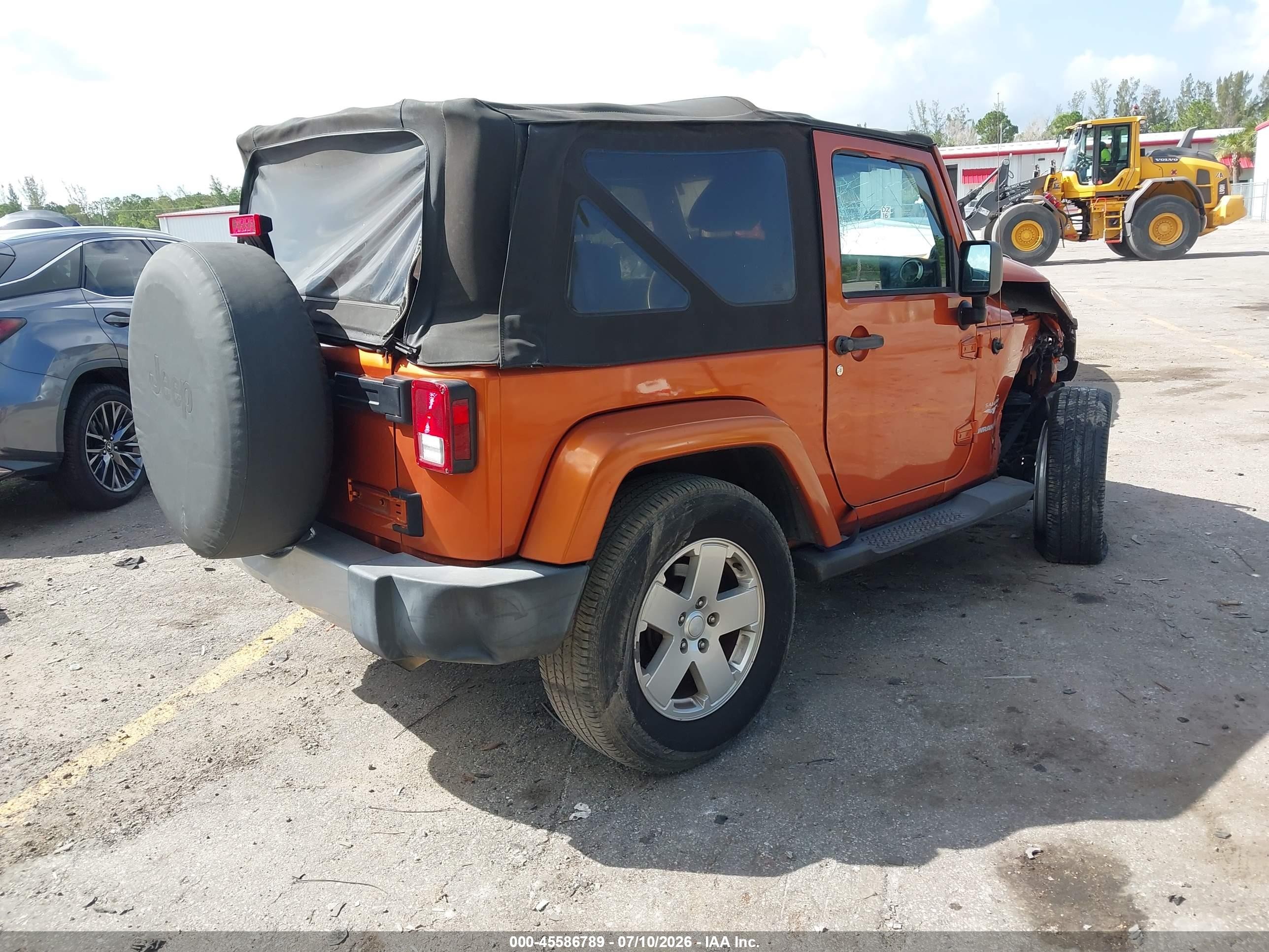 2011 Jeep Wrangler Sahara Оранжевый vin: 1J4AA5D16BL606349