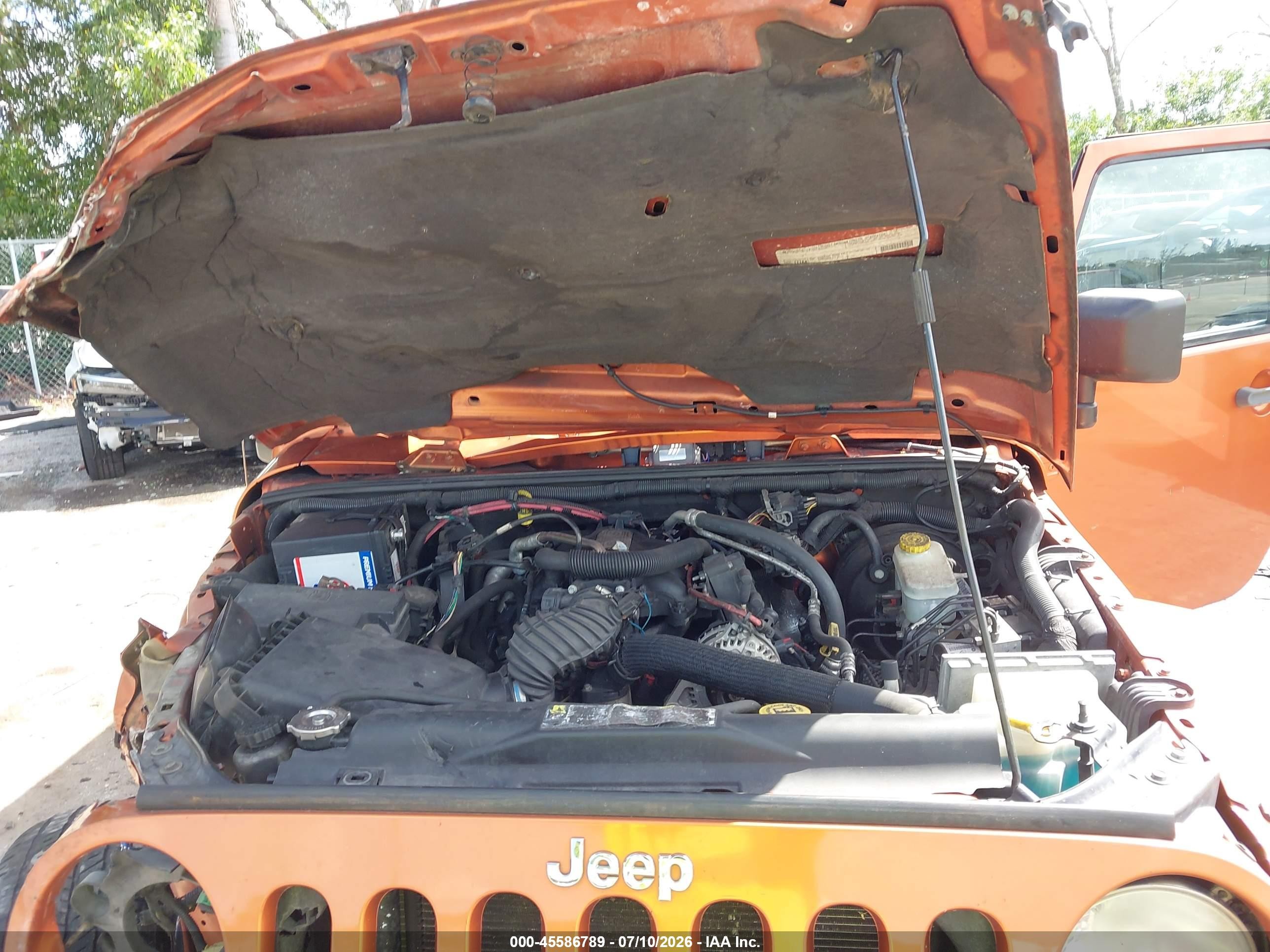 2011 Jeep Wrangler Sahara Оранжевый vin: 1J4AA5D16BL606349