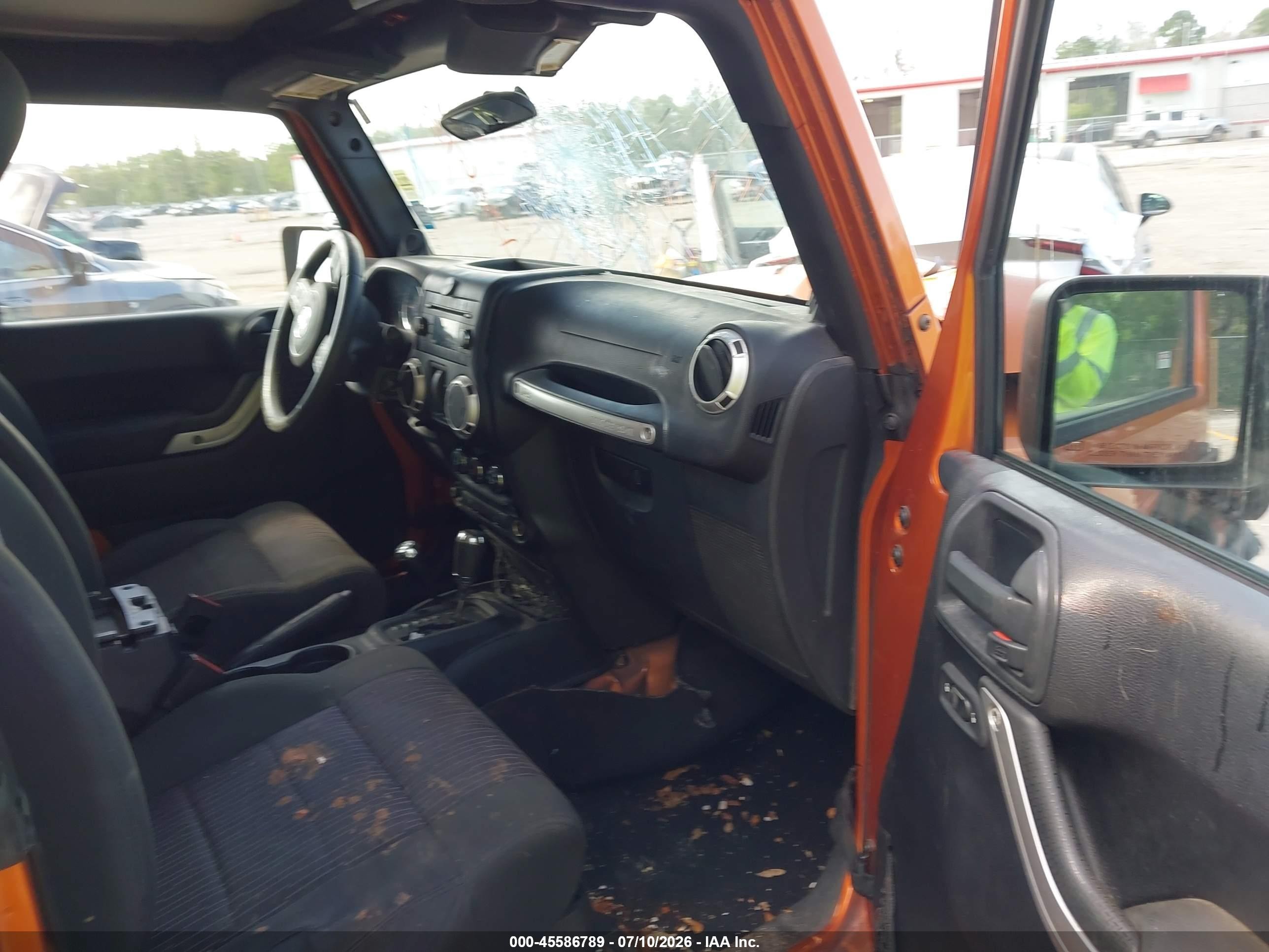 2011 Jeep Wrangler Sahara Оранжевый vin: 1J4AA5D16BL606349