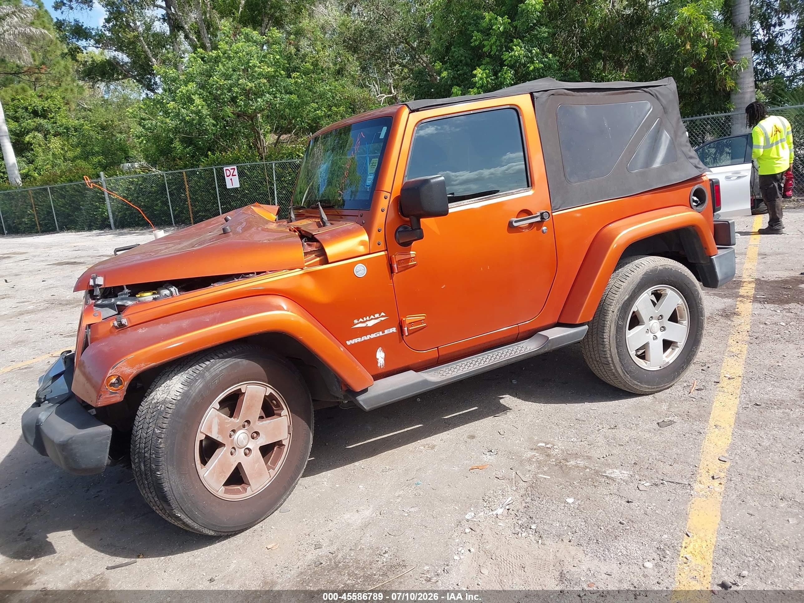 2011 Jeep Wrangler Sahara Оранжевый vin: 1J4AA5D16BL606349