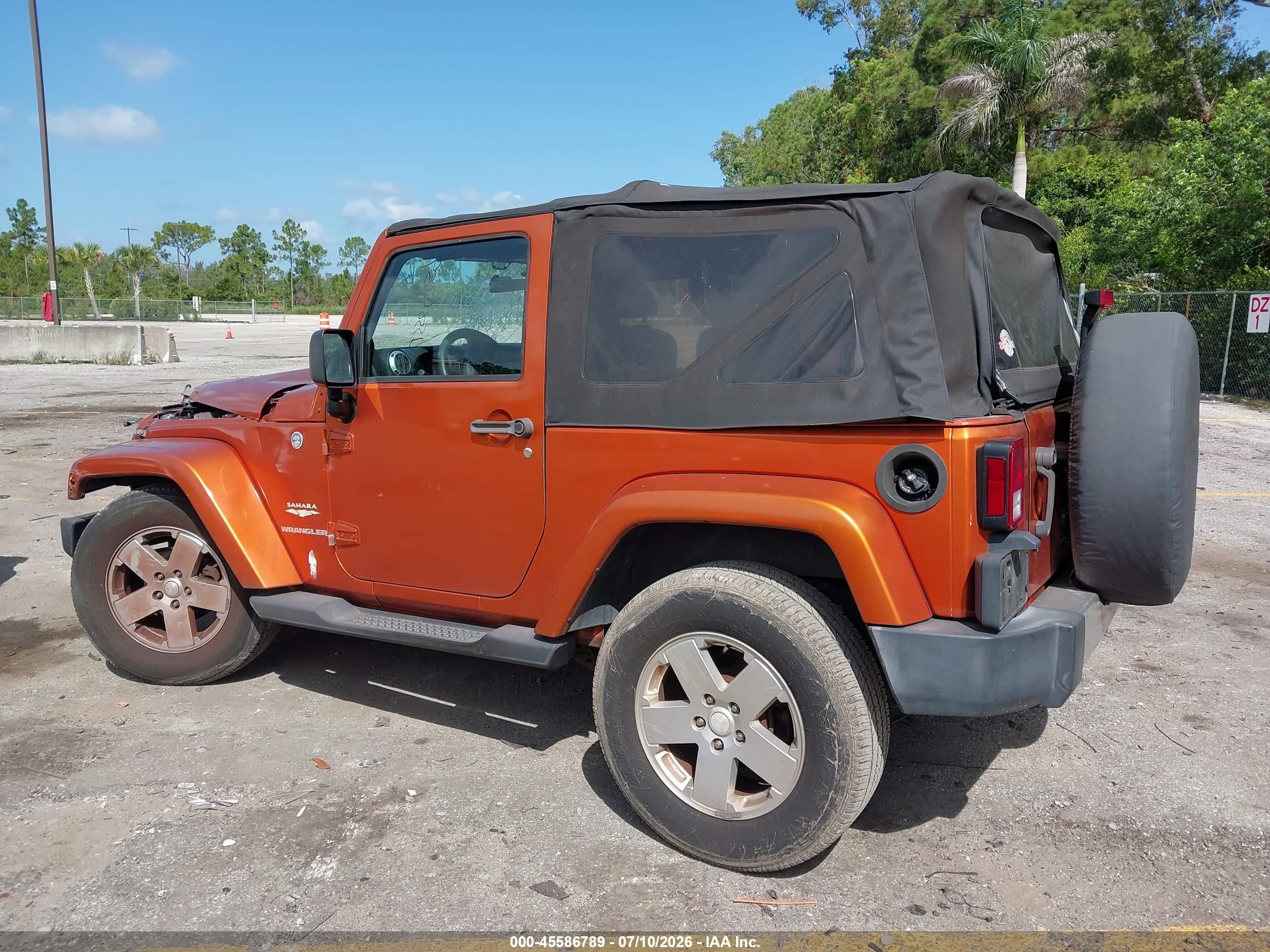 2011 Jeep Wrangler Sahara Оранжевый vin: 1J4AA5D16BL606349