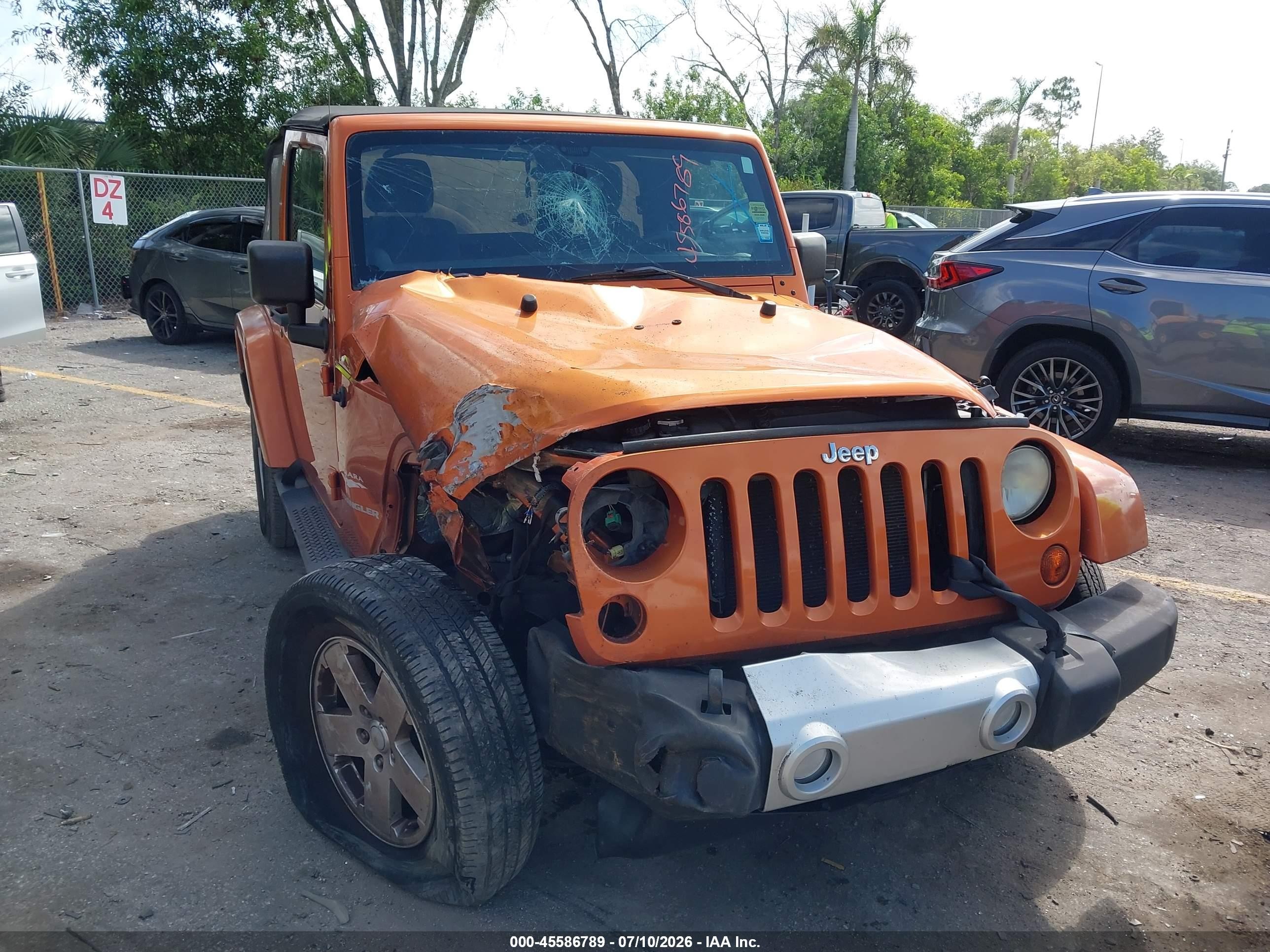 2011 Jeep Wrangler Sahara Оранжевый vin: 1J4AA5D16BL606349