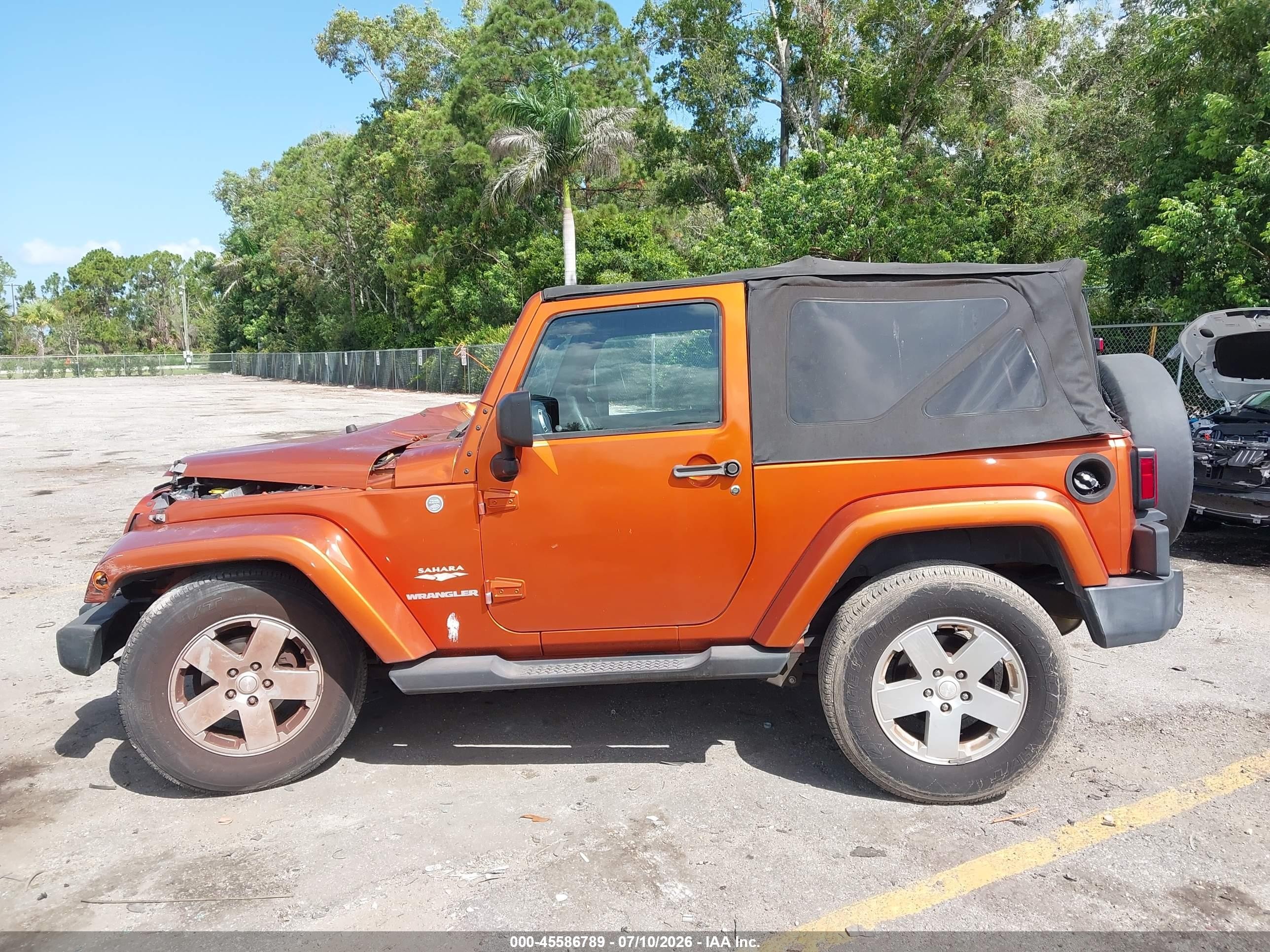 2011 Jeep Wrangler Sahara Оранжевый vin: 1J4AA5D16BL606349