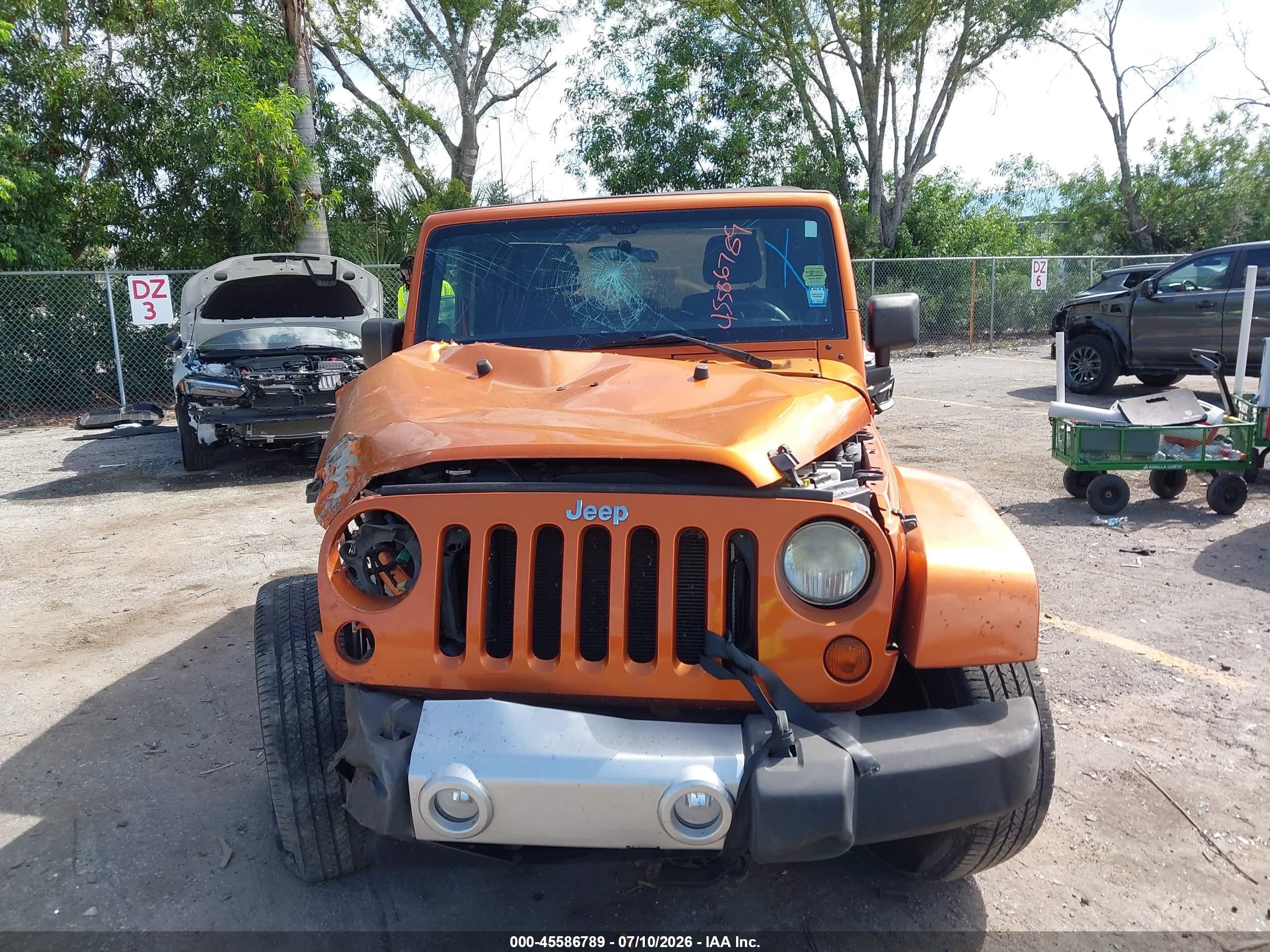 2011 Jeep Wrangler Sahara Оранжевый vin: 1J4AA5D16BL606349