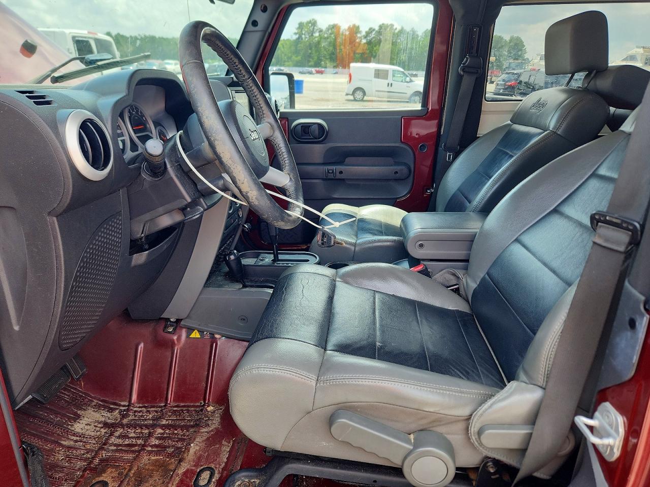 2010 Jeep Wrangler Sahara Burgundy vin: 1J4AA5D17AL181528