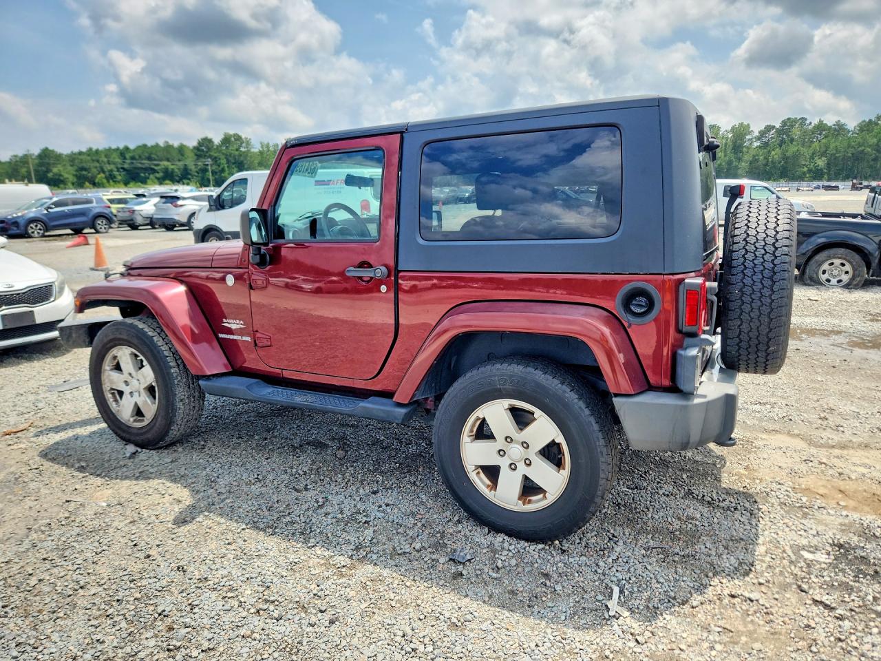 2010 Jeep Wrangler Sahara Burgundy vin: 1J4AA5D17AL181528