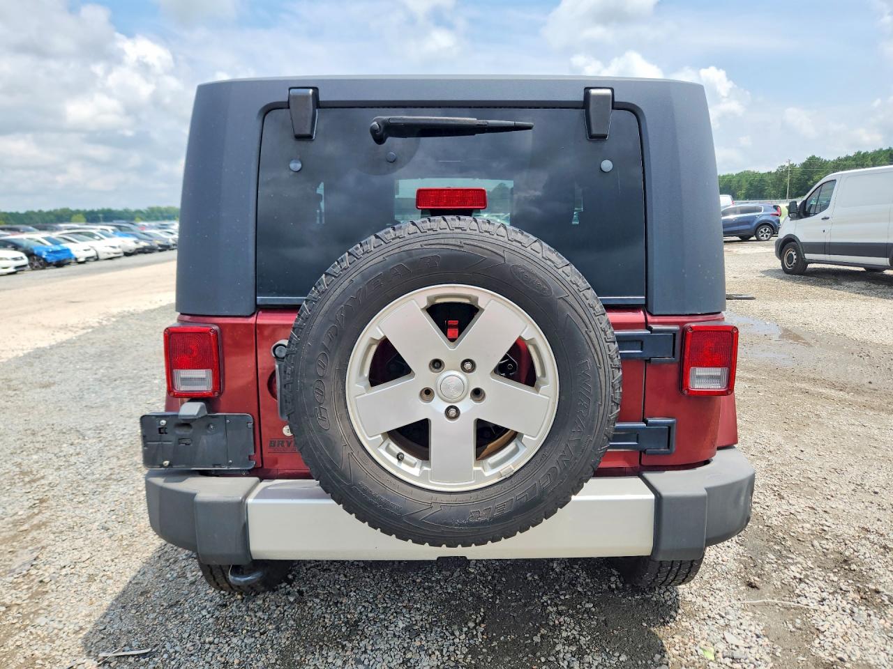 2010 Jeep Wrangler Sahara Burgundy vin: 1J4AA5D17AL181528