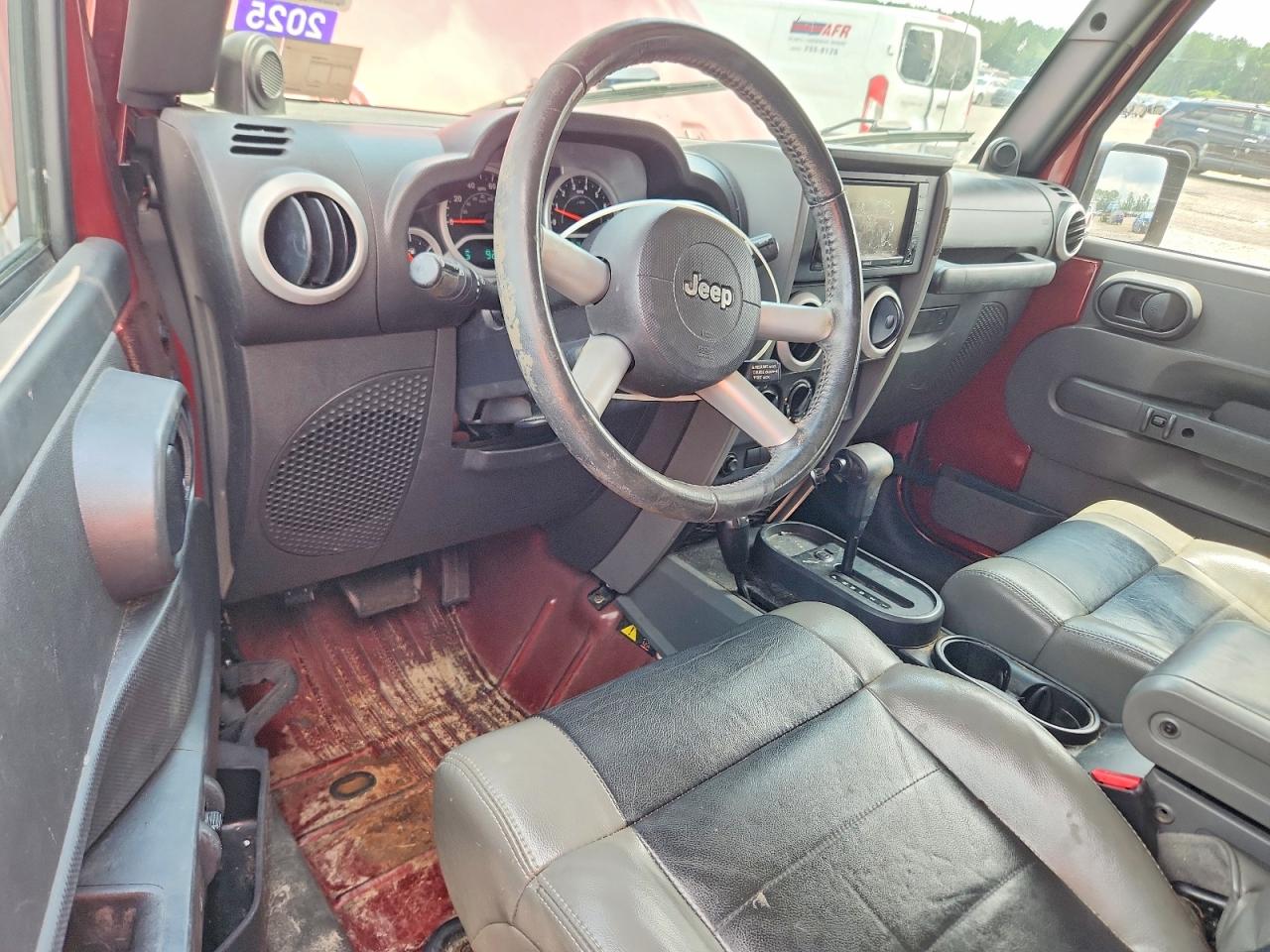 2010 Jeep Wrangler Sahara Burgundy vin: 1J4AA5D17AL181528