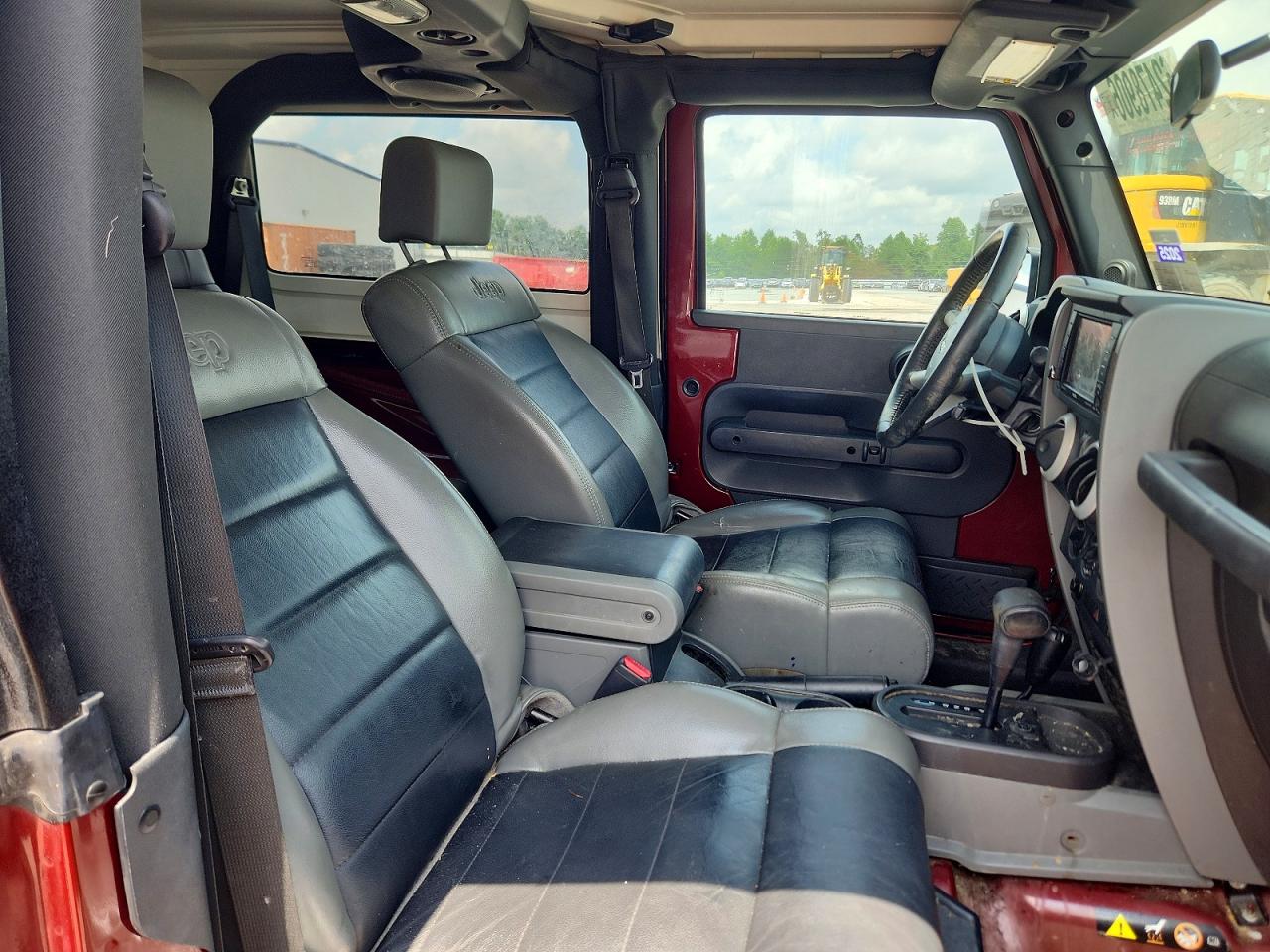 2010 Jeep Wrangler Sahara Burgundy vin: 1J4AA5D17AL181528