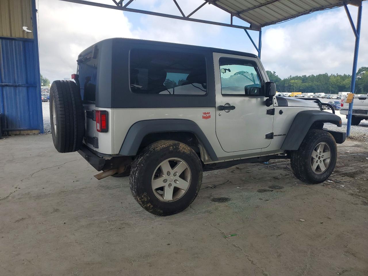2011 Jeep Wrangler Sahara Silver vin: 1J4AA5D17BL541401