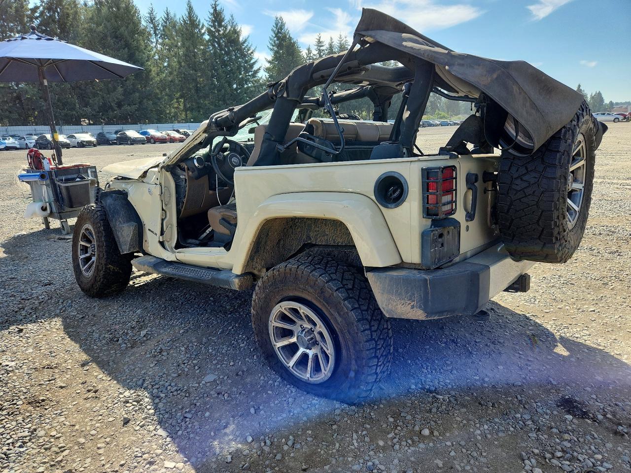 2011 Jeep Wrangler Sahara Tan vin: 1J4AA5D18BL566260