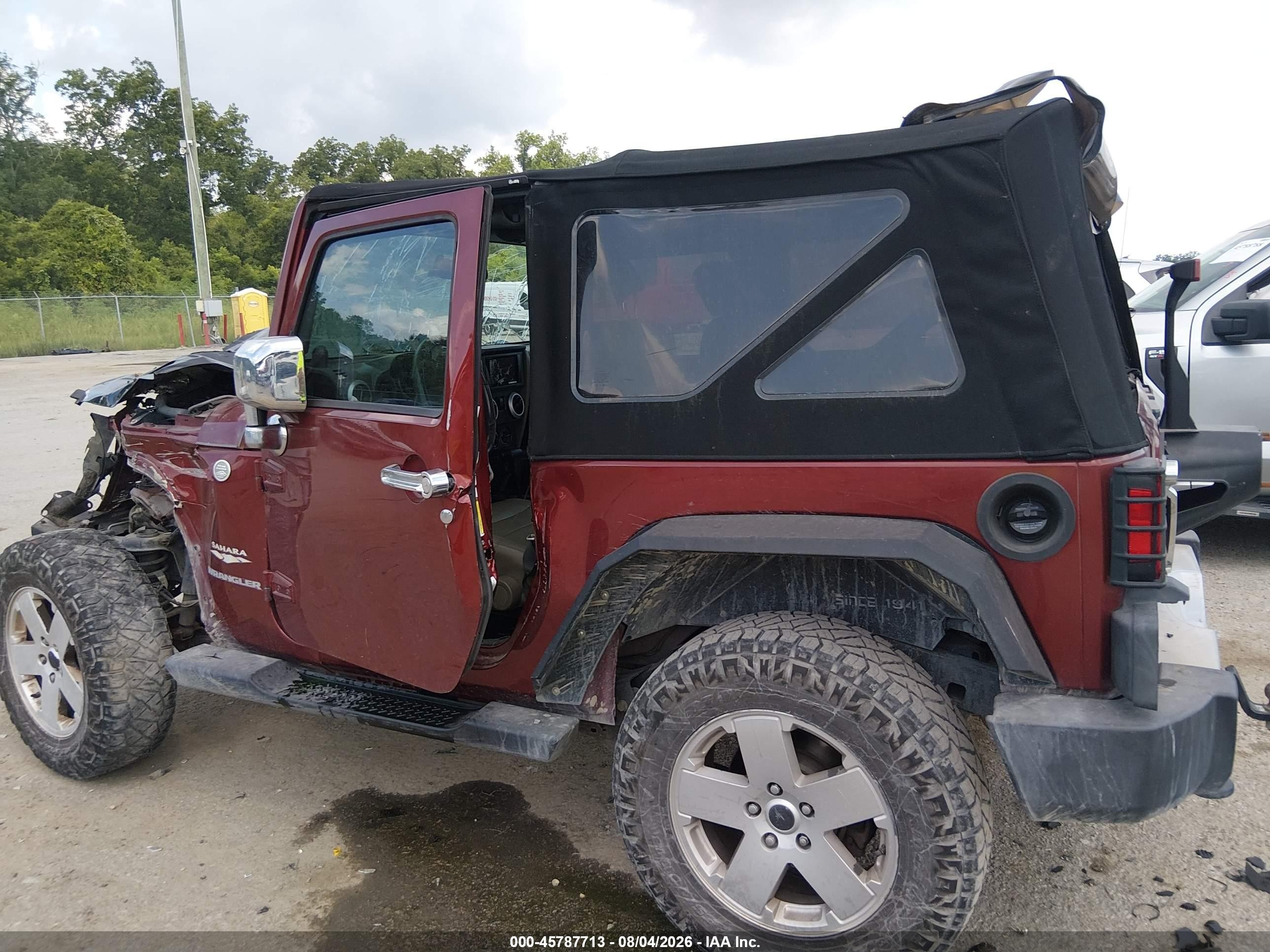 2010 Jeep Wrangler Sahara Maroon vin: 1J4AA5D19AL126062