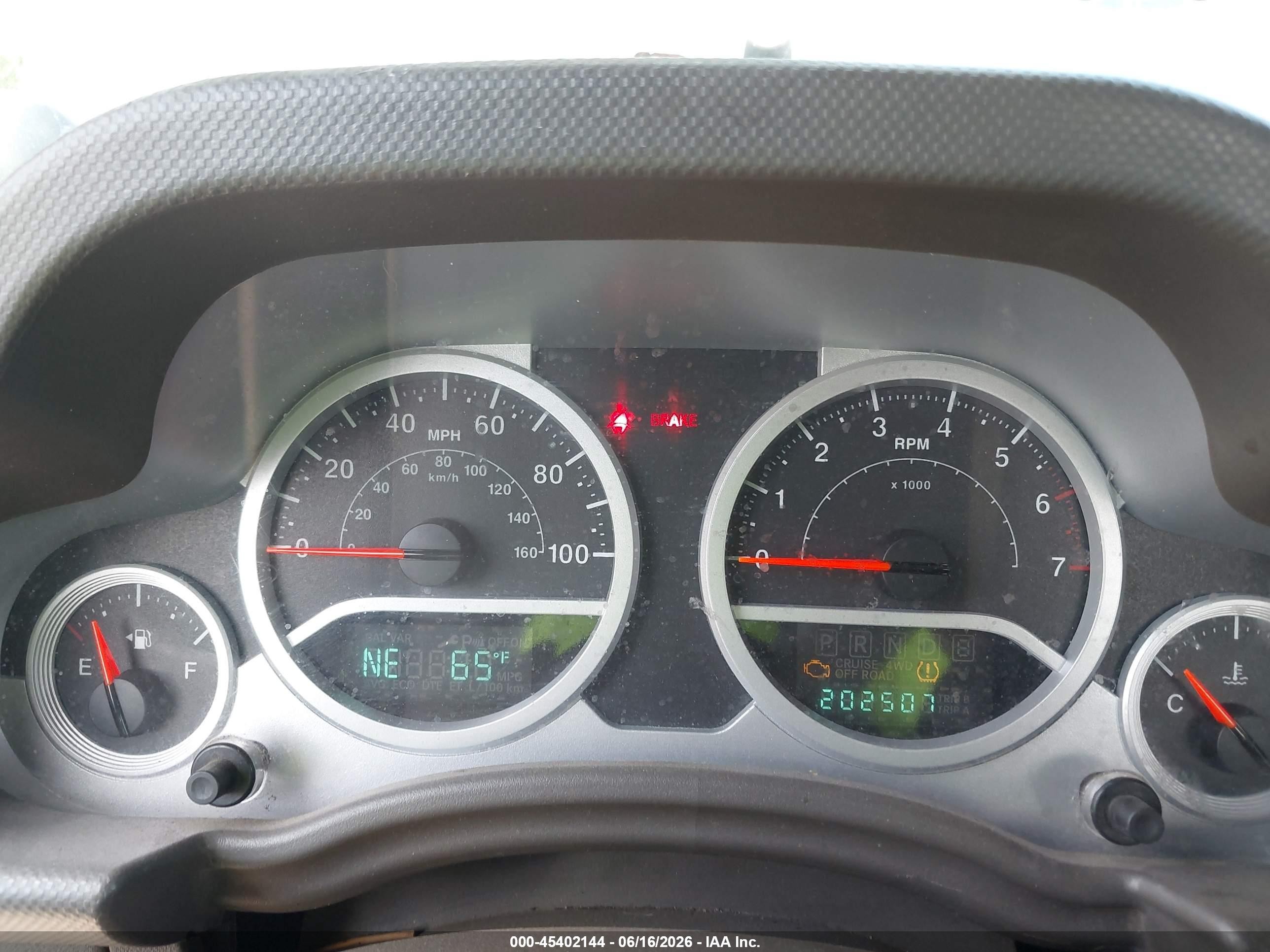 2010 Jeep Wrangler Sahara Green vin: 1J4AA5D1XAL191308