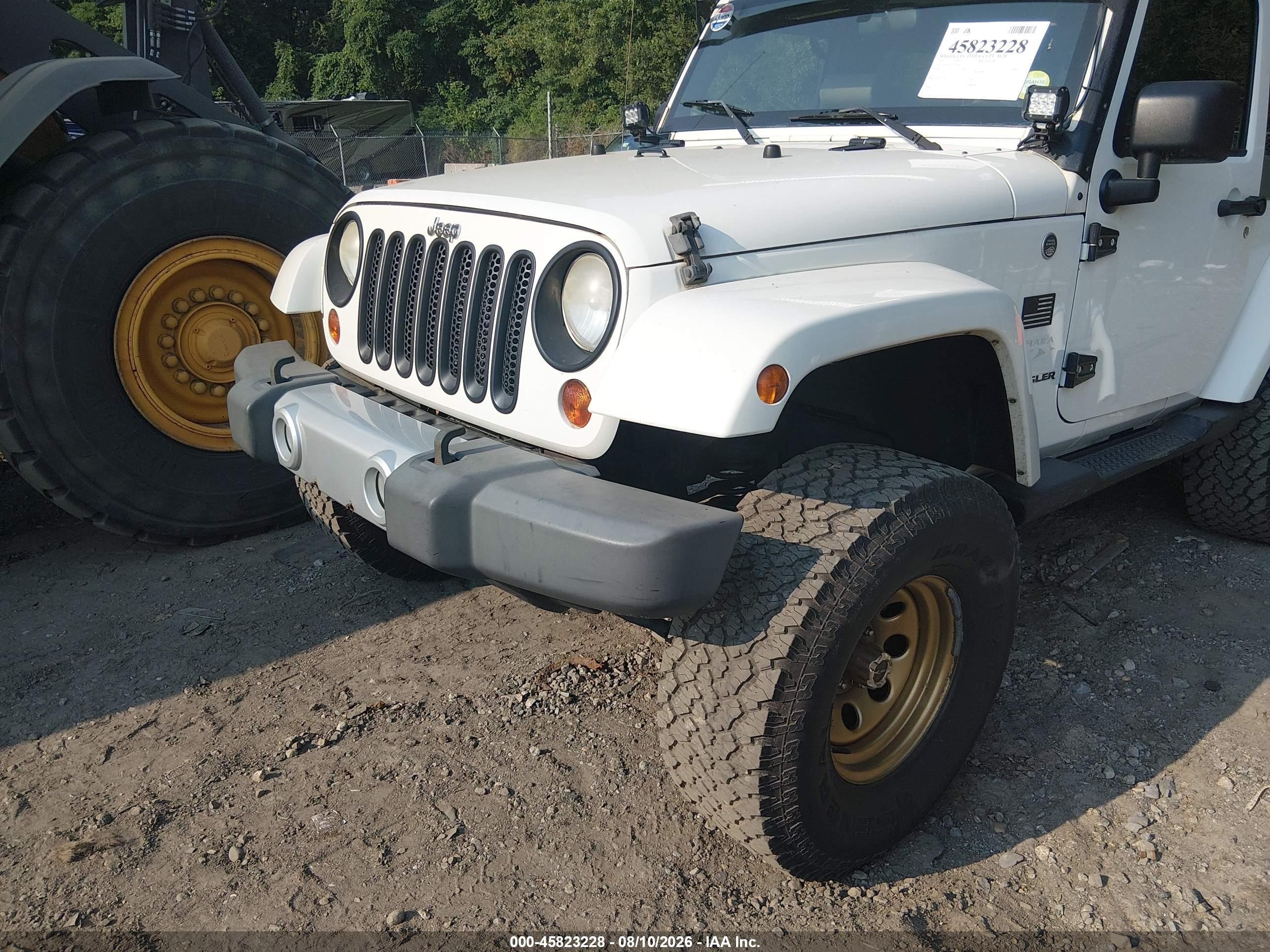 2010 Jeep Wrangler Sahara White vin: 1J4AA5D1XAL208415