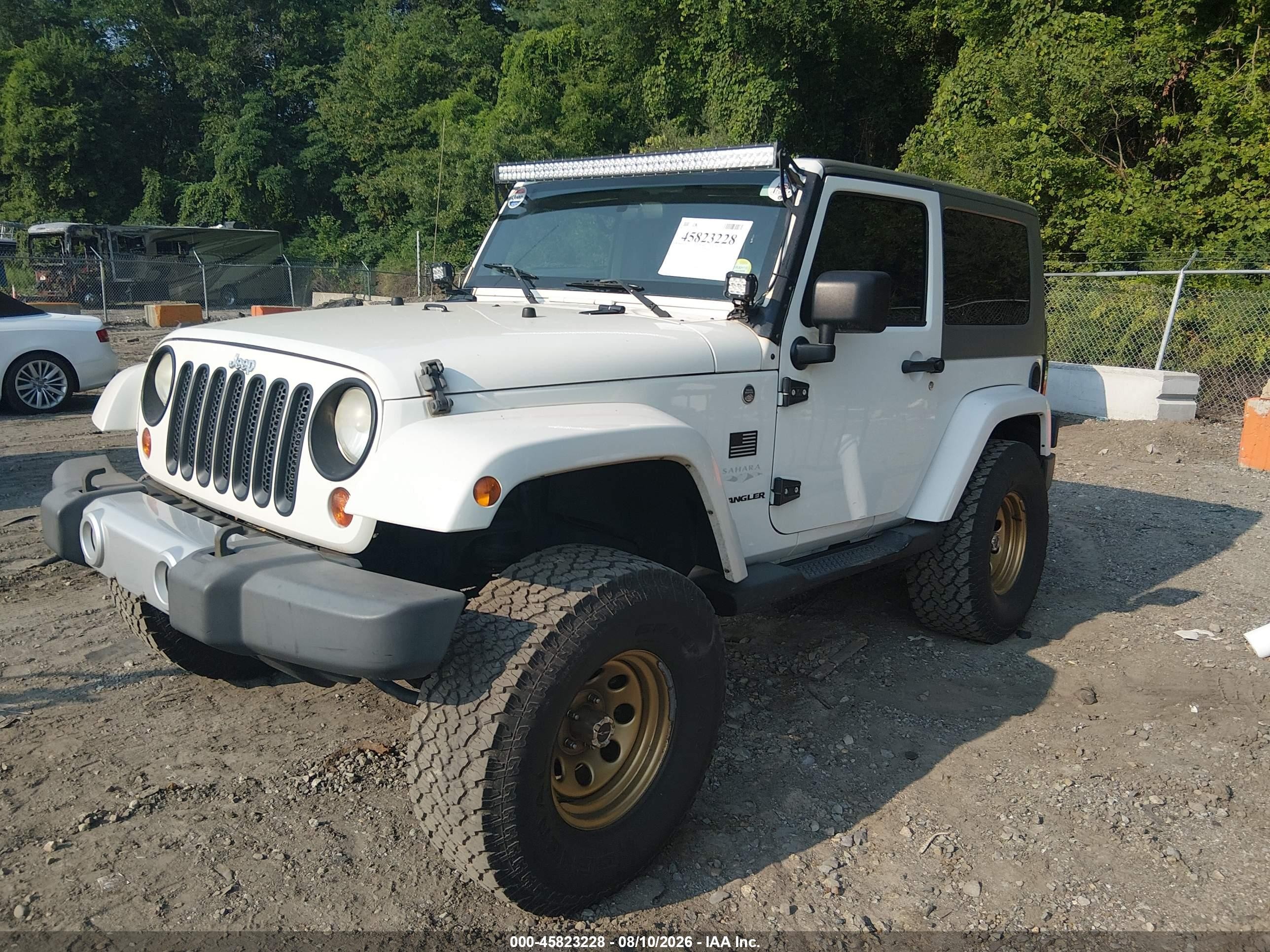2010 Jeep Wrangler Sahara White vin: 1J4AA5D1XAL208415