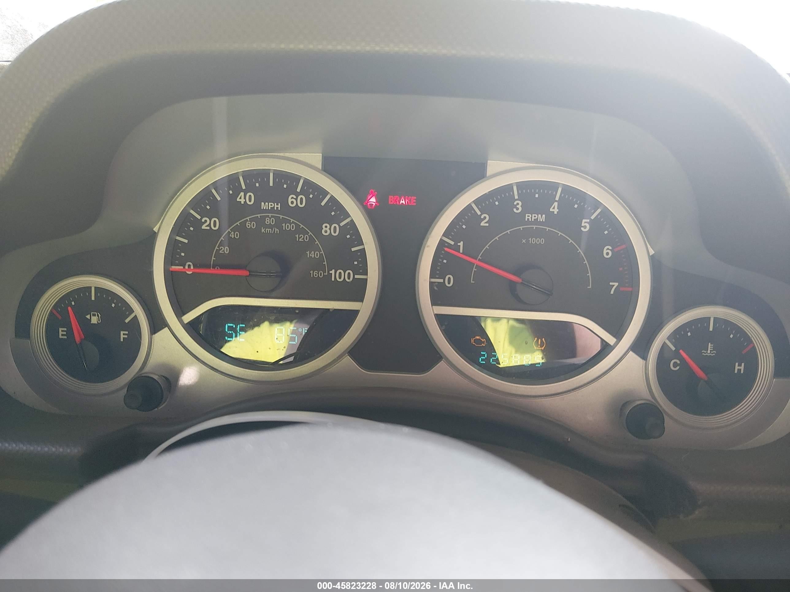 2010 Jeep Wrangler Sahara White vin: 1J4AA5D1XAL208415
