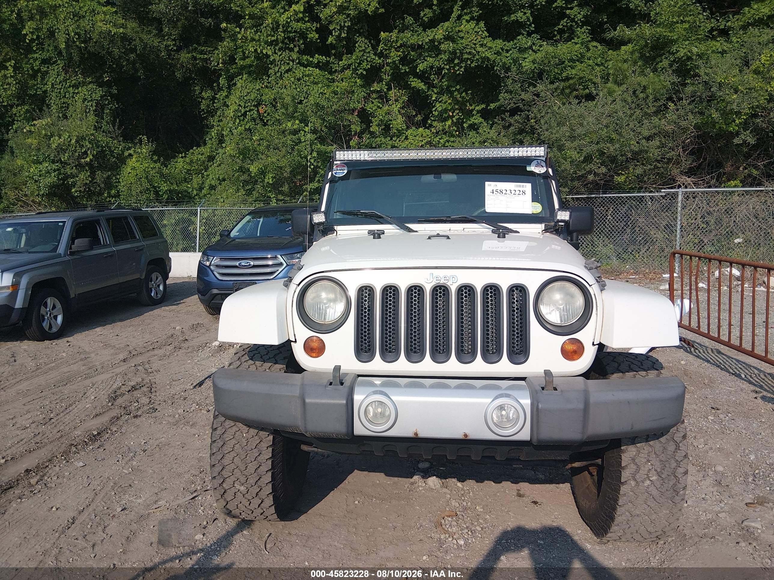 2010 Jeep Wrangler Sahara White vin: 1J4AA5D1XAL208415