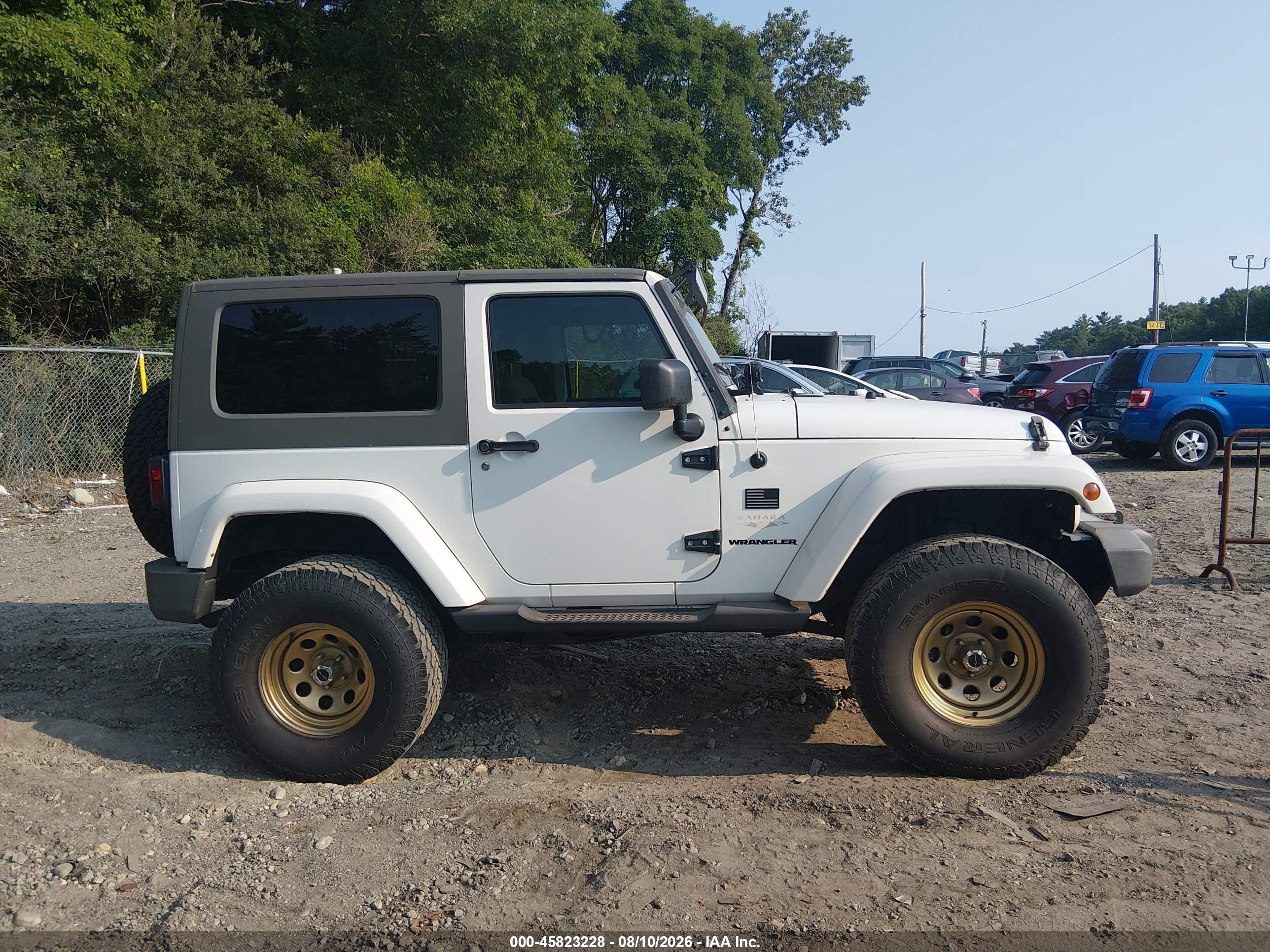 2010 Jeep Wrangler Sahara White vin: 1J4AA5D1XAL208415