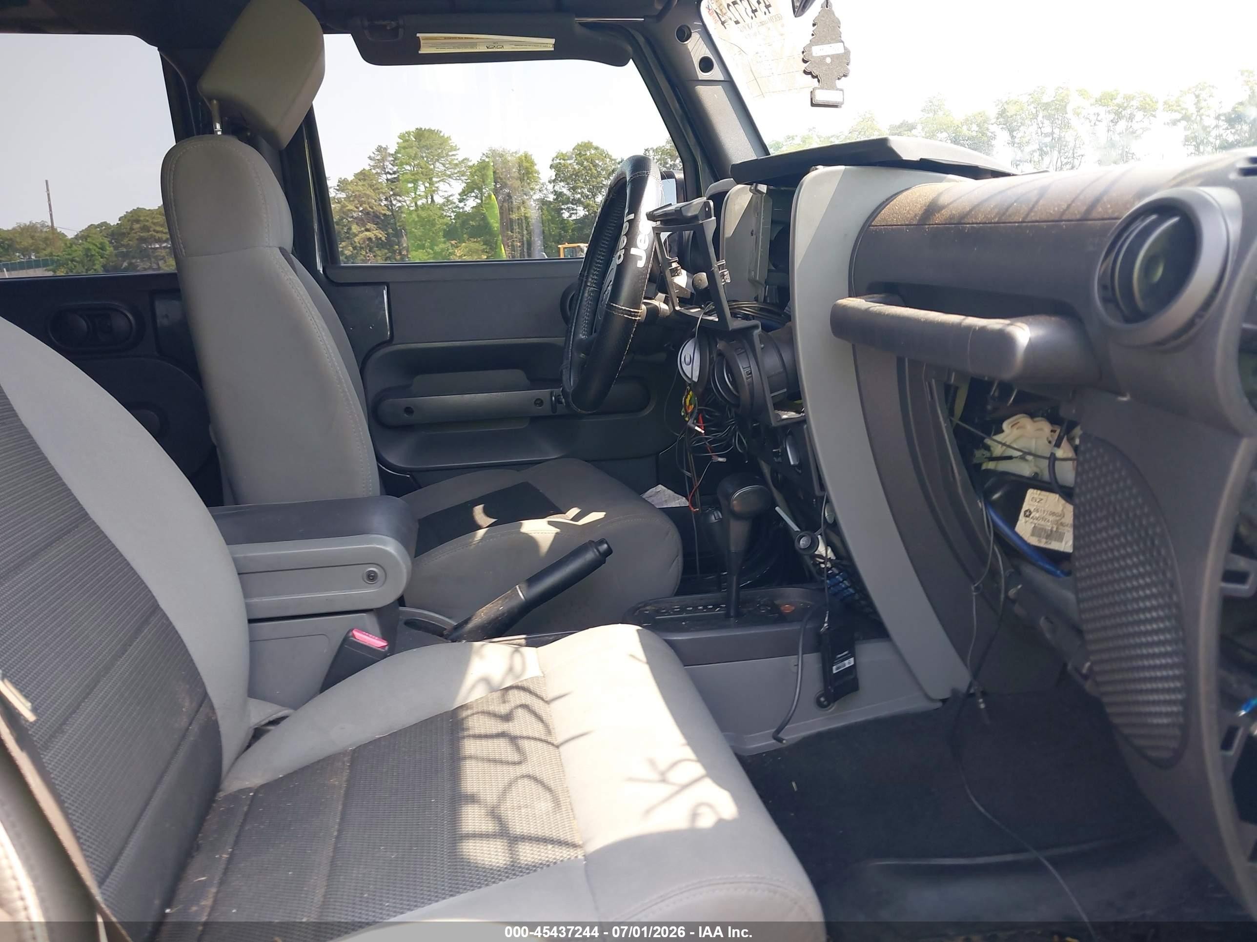 2010 Jeep Wrangler Unlimited Sport Gray vin: 1J4BA3H10AL142458
