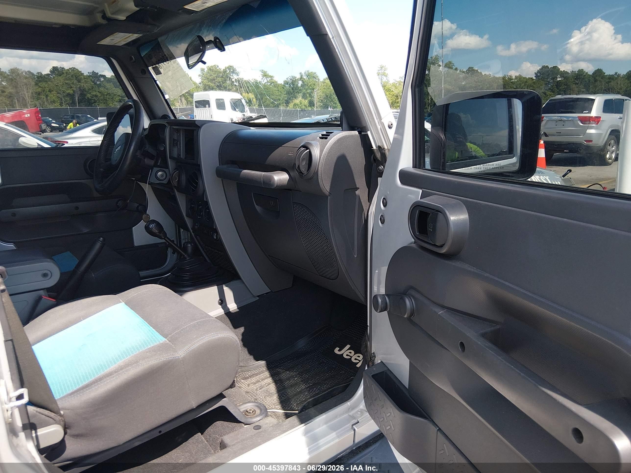 2010 Jeep Wrangler Unlimited Sport Silver vin: 1J4BA3H10AL159907