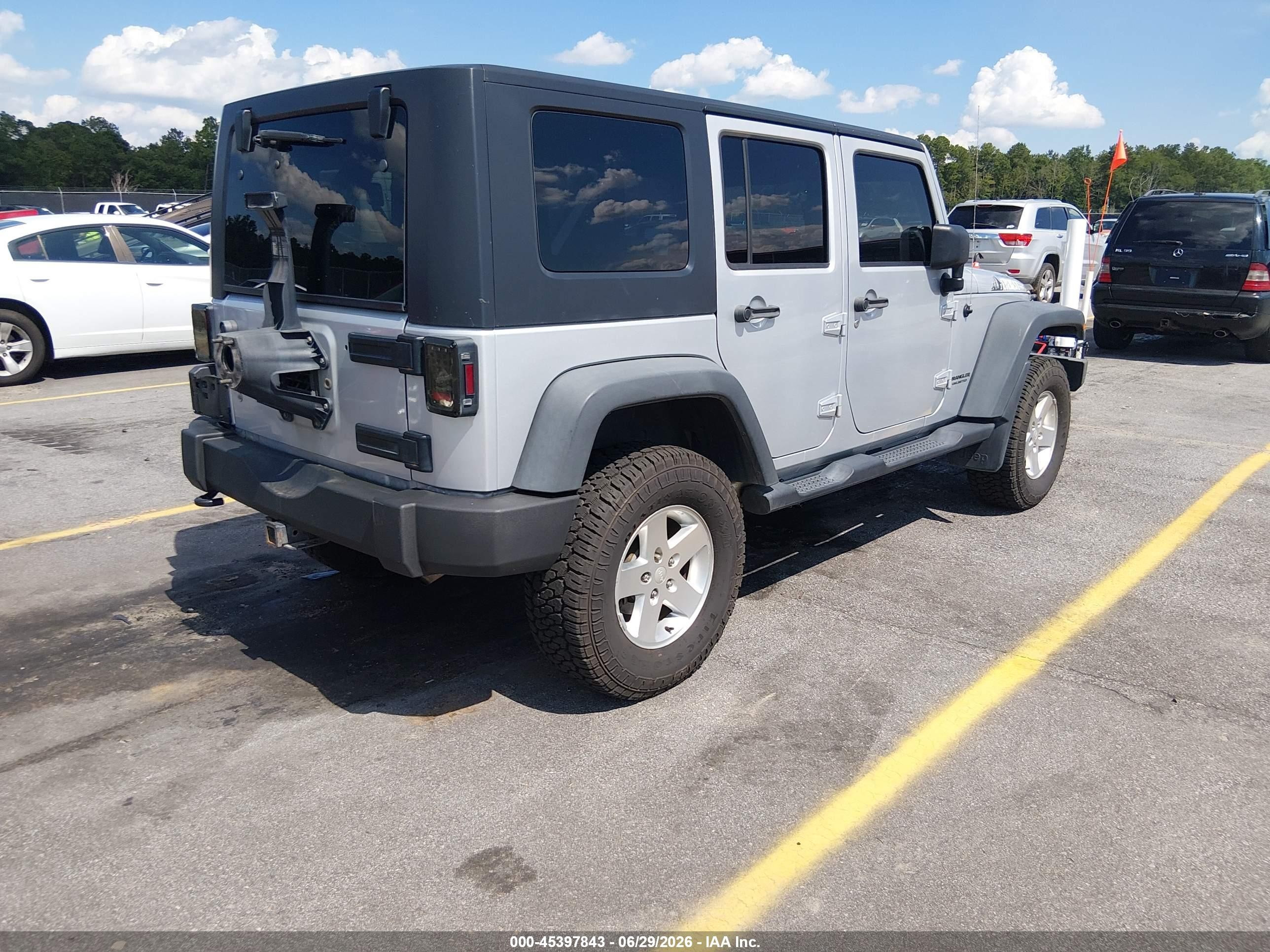 2010 Jeep Wrangler Unlimited Sport Silver vin: 1J4BA3H10AL159907