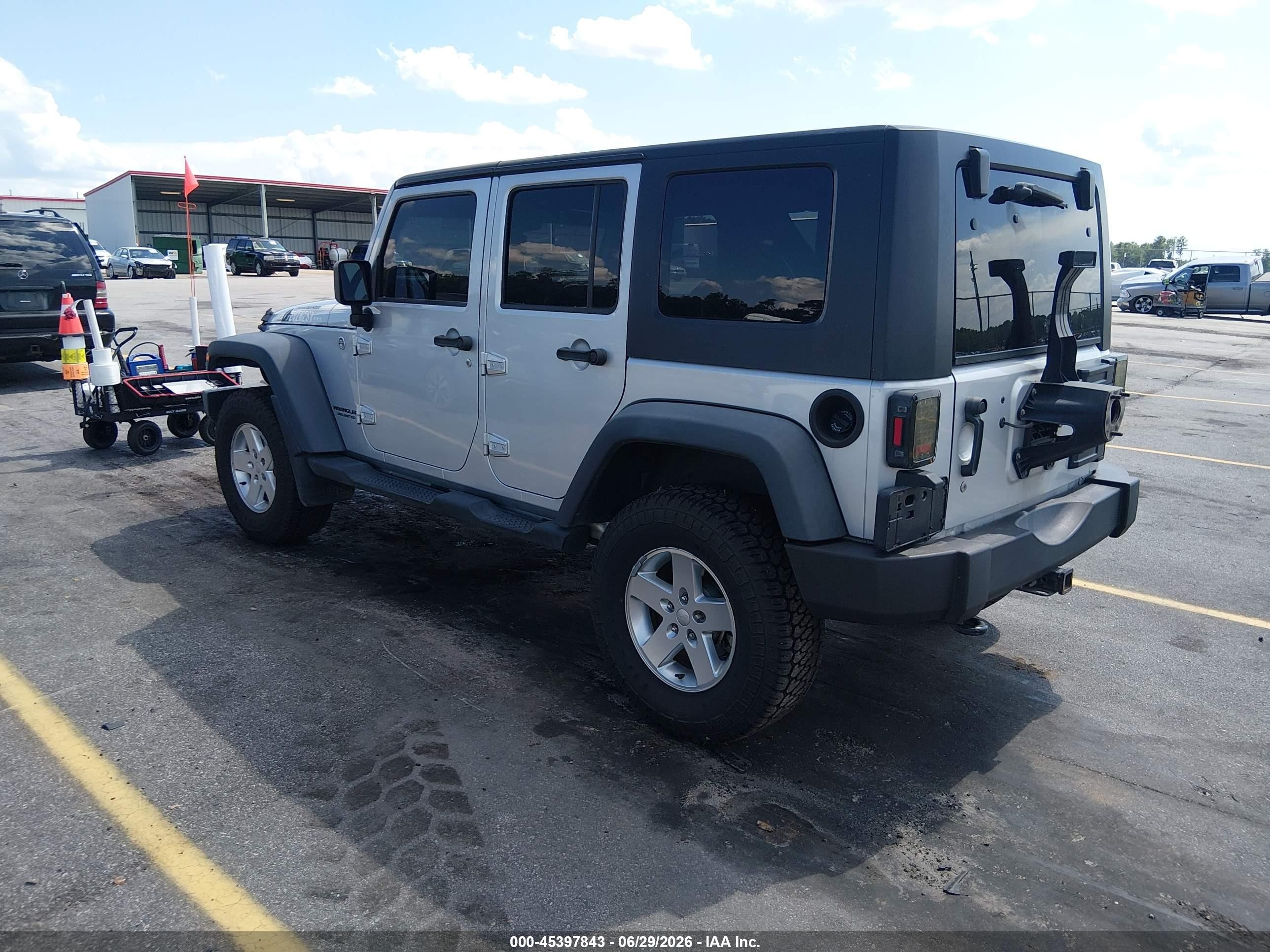 2010 Jeep Wrangler Unlimited Sport Silver vin: 1J4BA3H10AL159907
