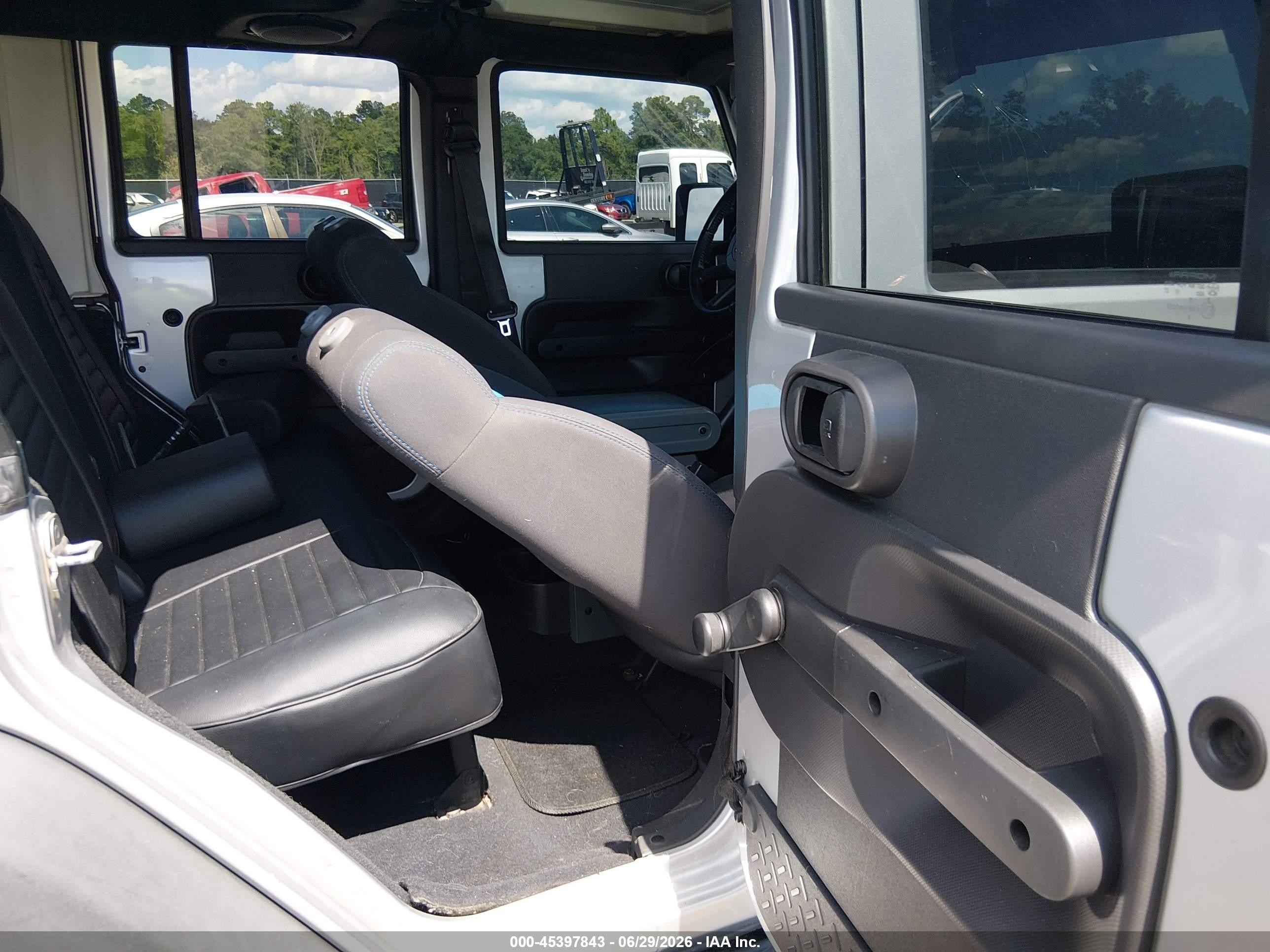 2010 Jeep Wrangler Unlimited Sport Silver vin: 1J4BA3H10AL159907