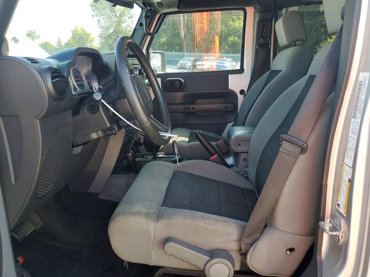 2010 Jeep Wrangler Unlimited Sport Silver vin: 1J4BA3H10AL197671