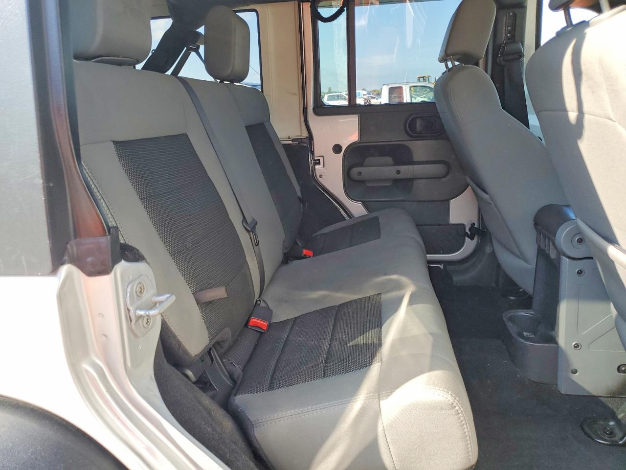 2010 Jeep Wrangler Unlimited Sport Silver vin: 1J4BA3H10AL197671