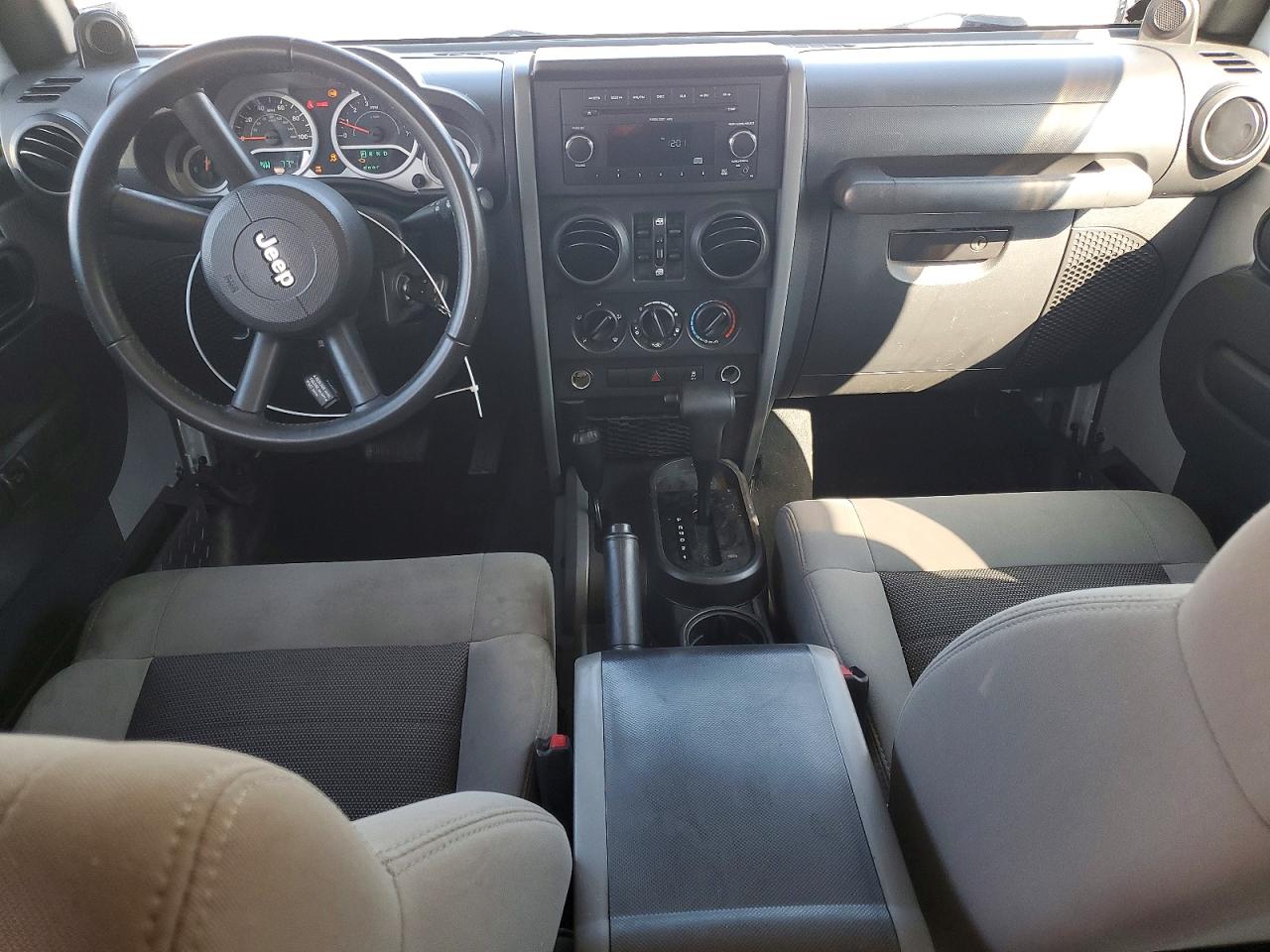 2010 Jeep Wrangler Unlimited Sport Silver vin: 1J4BA3H10AL197671